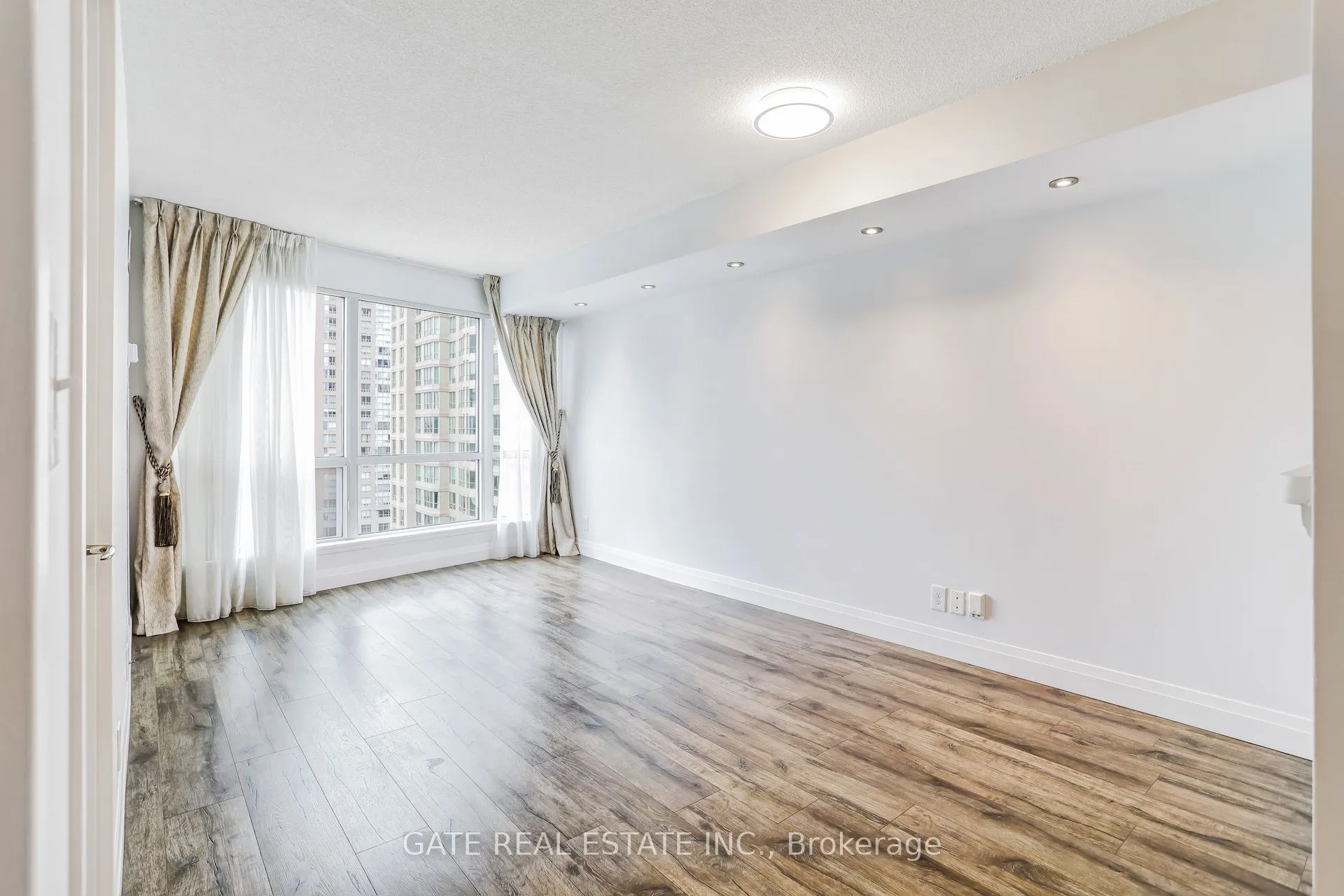 8 Lee Centre Drive #1111