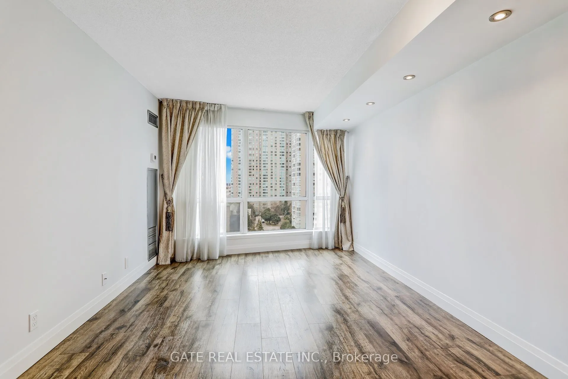 8 Lee Centre Drive #1111