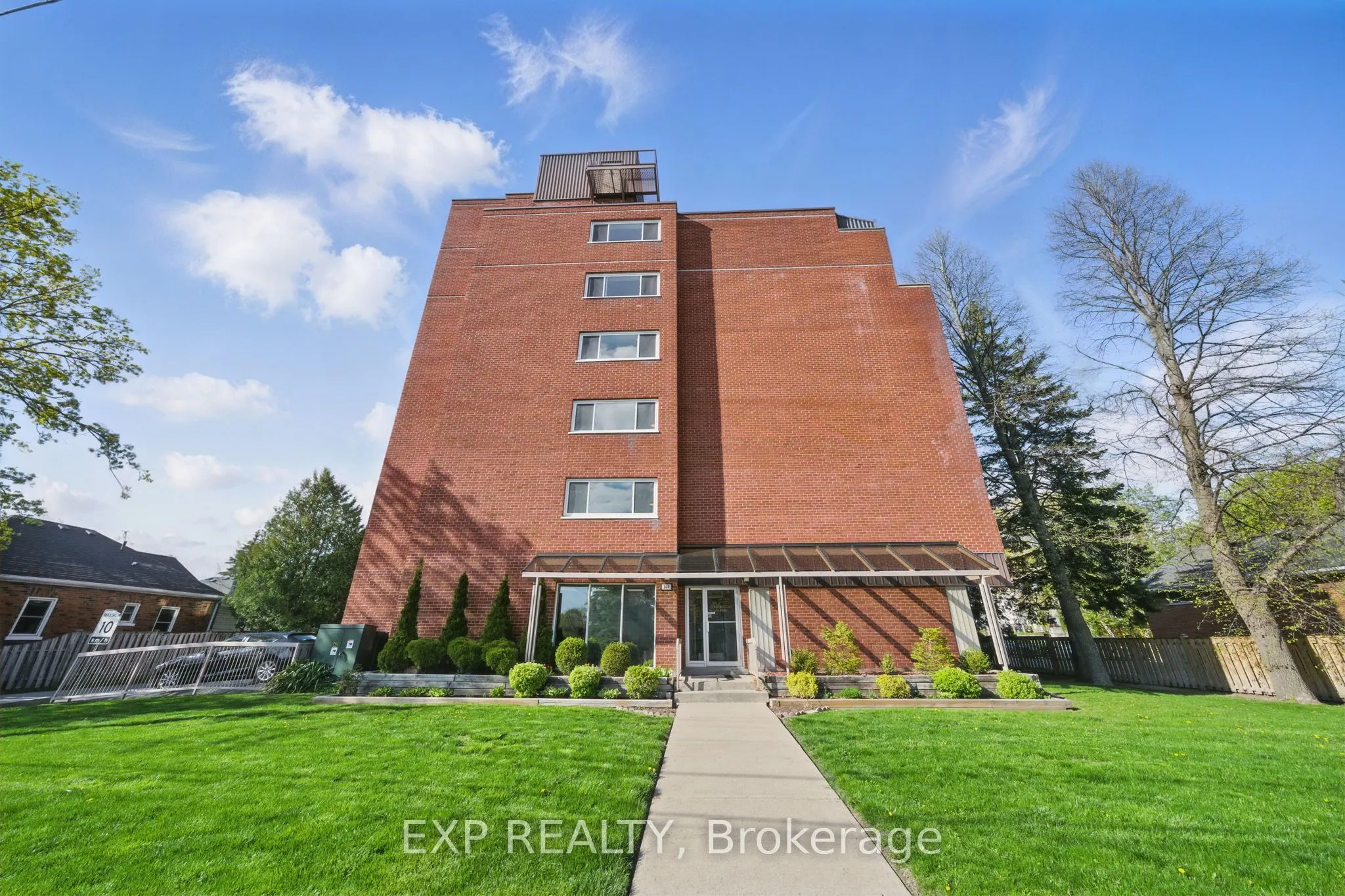144 Queen Street, #302