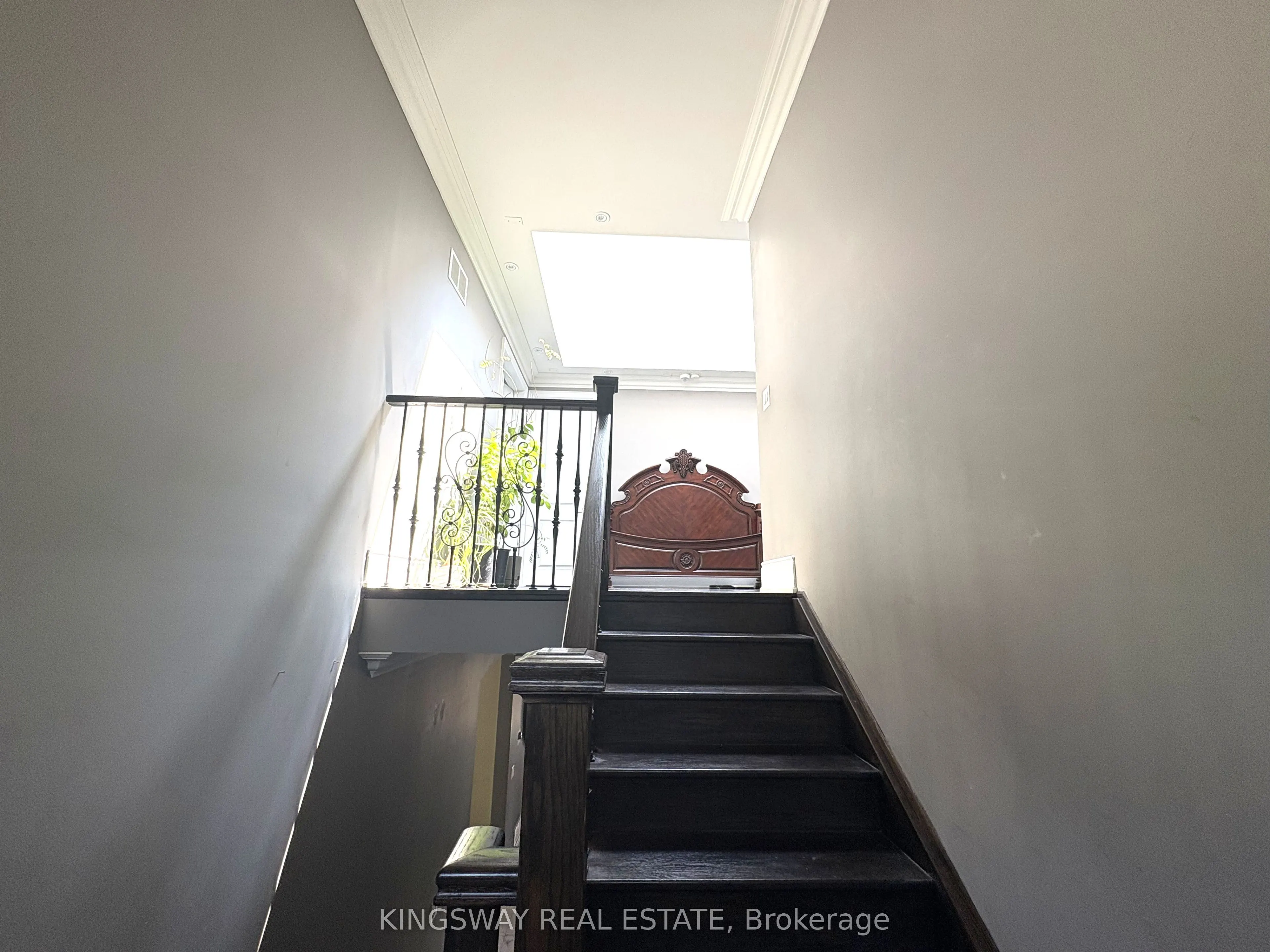 3686 Ellesmere Road S