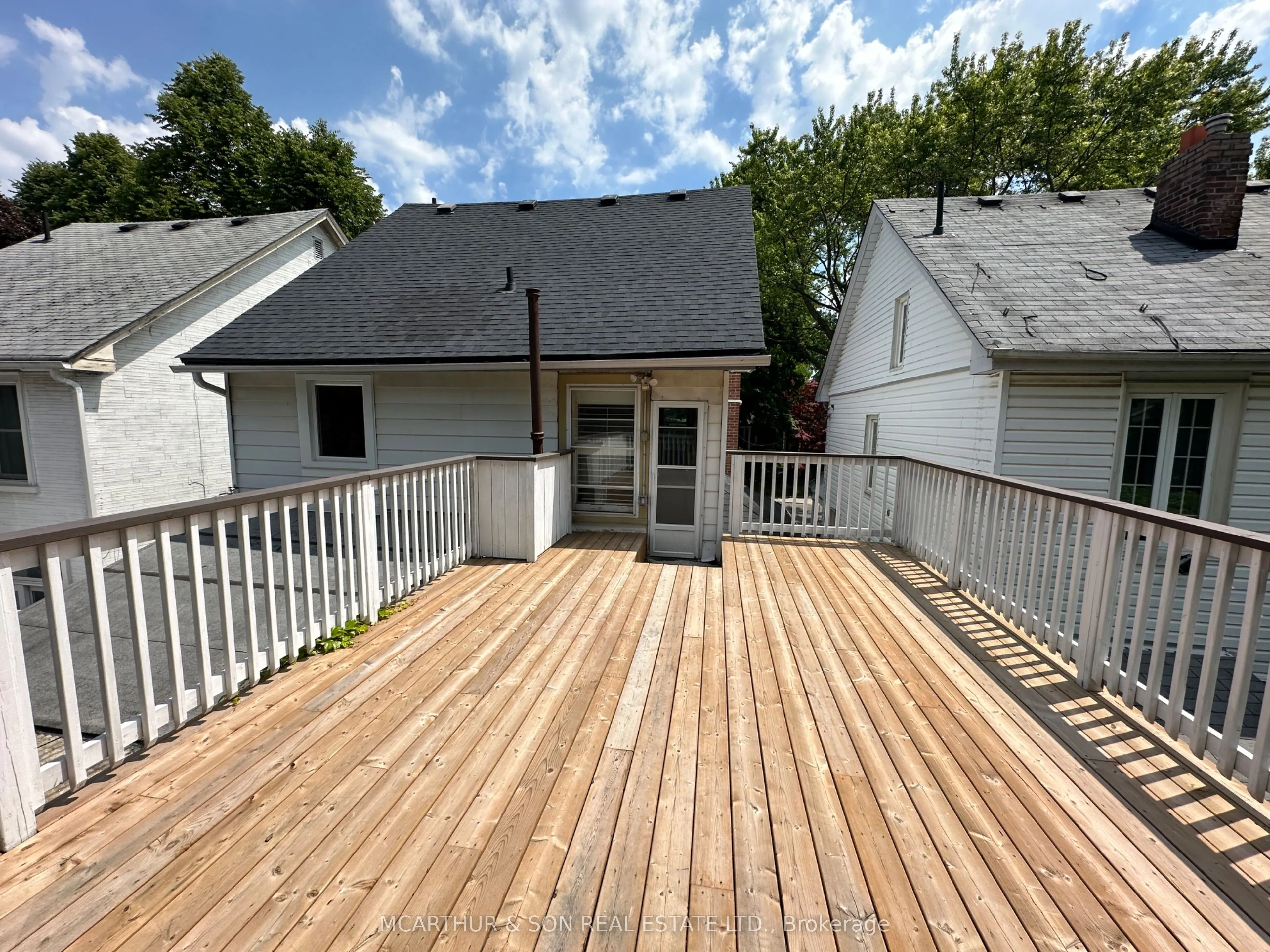 56 Leuty Avenue N