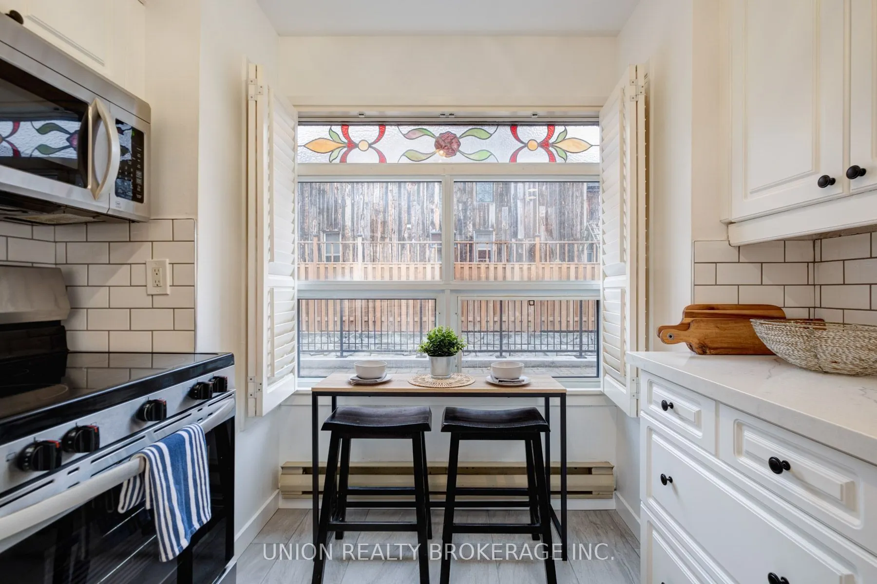 90 Kippendavie Avenue, #9