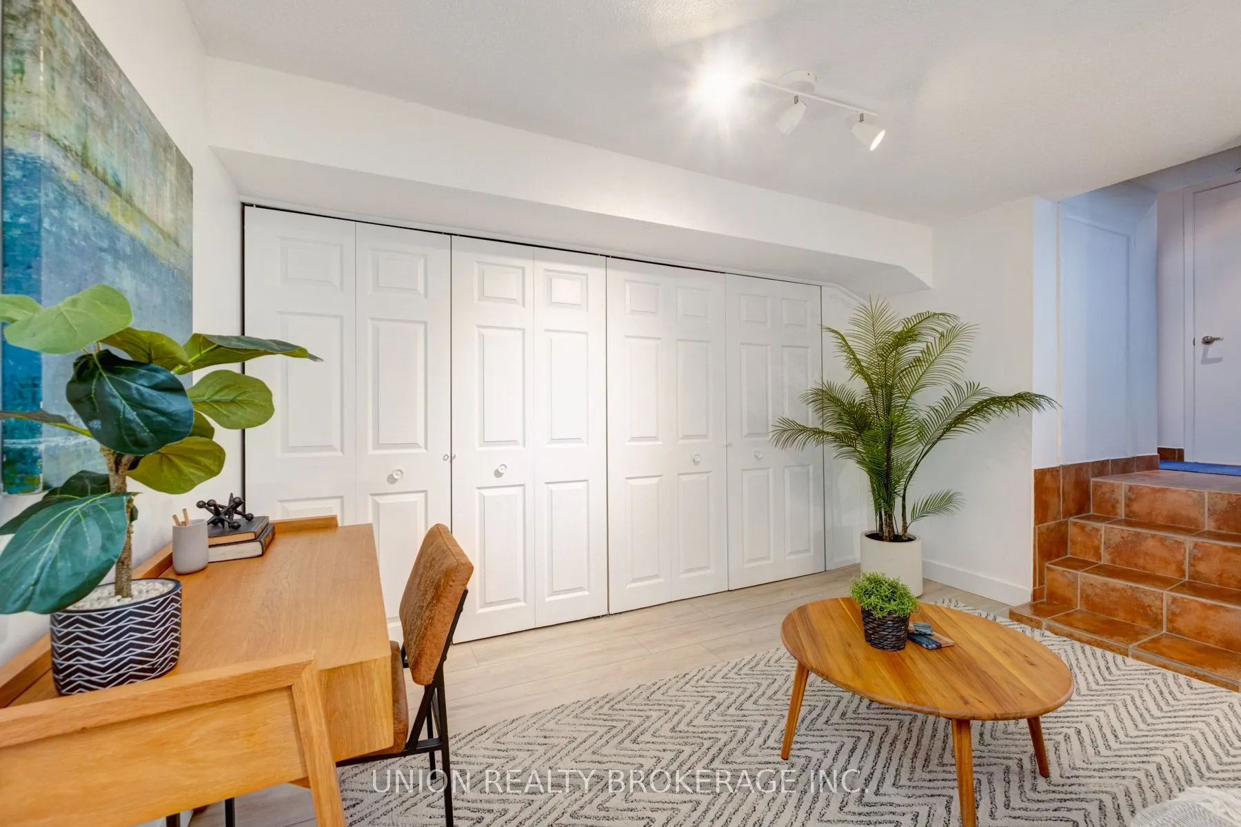 90 Kippendavie Avenue, #9