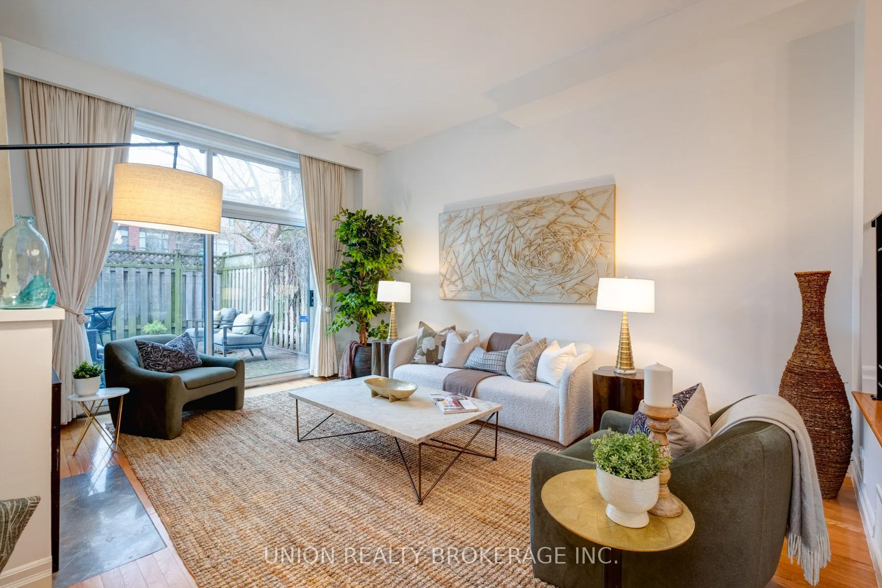 90 Kippendavie Avenue, #9