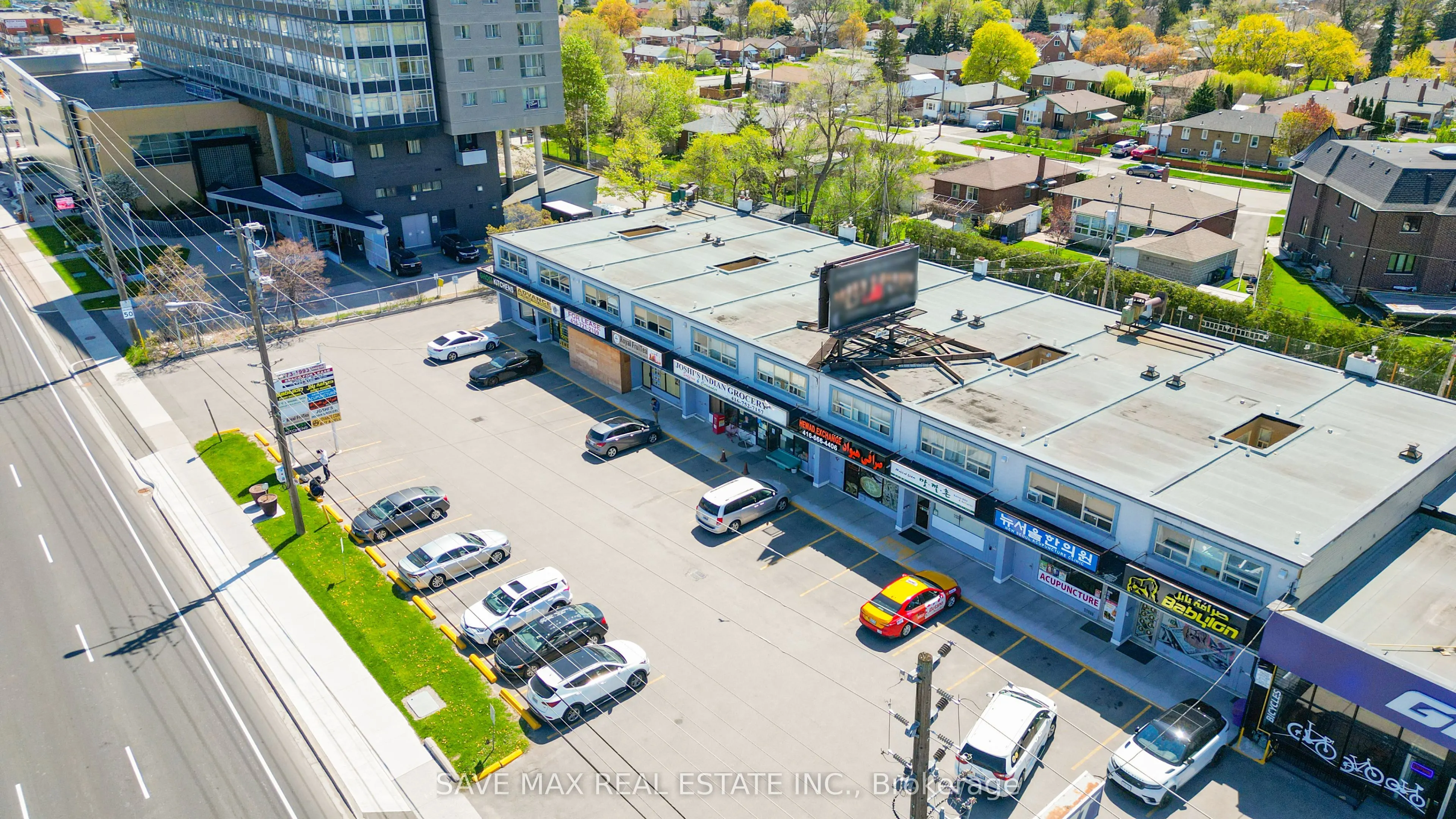 1993 Lawrence Avenue E