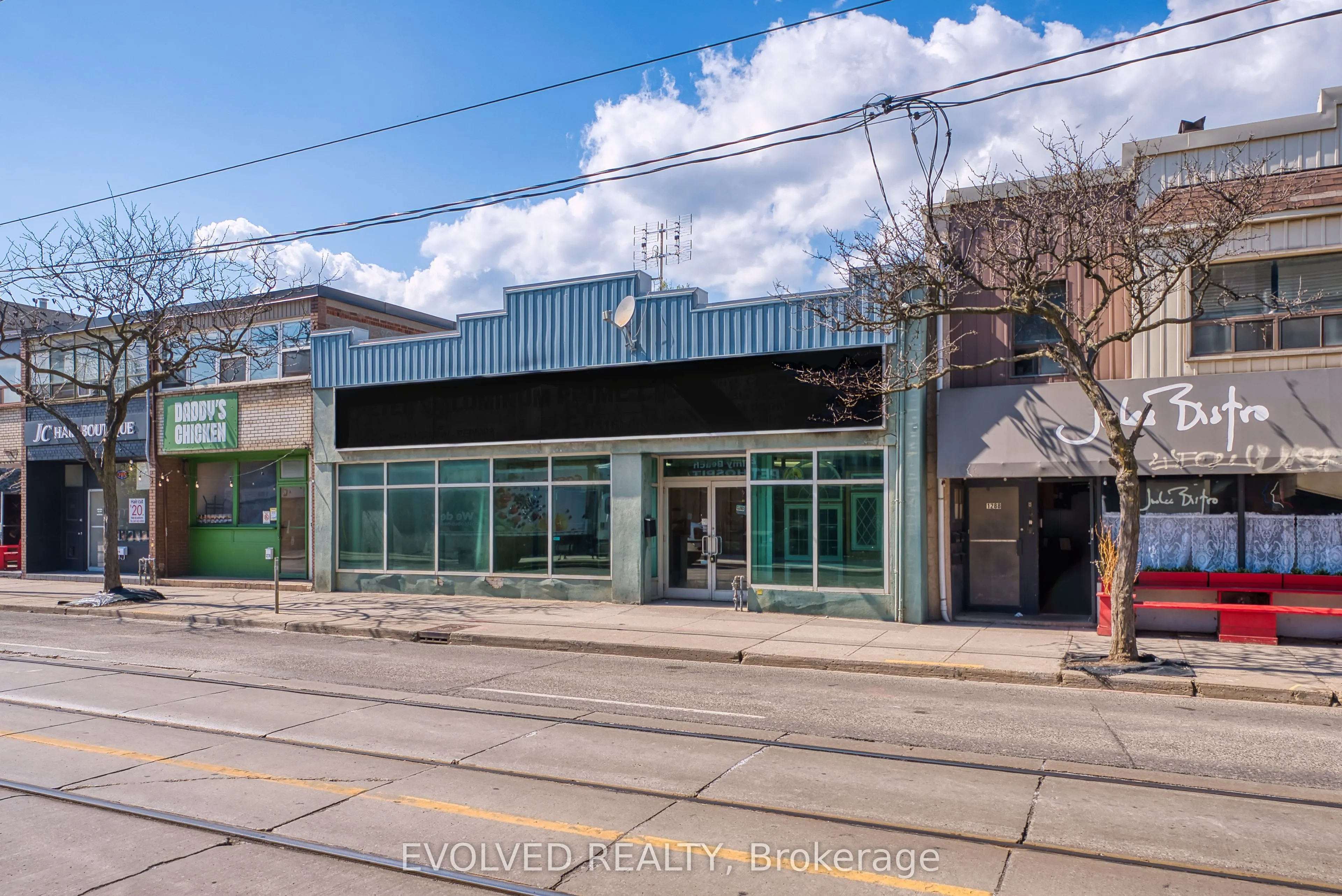 1286 Queen Street E
