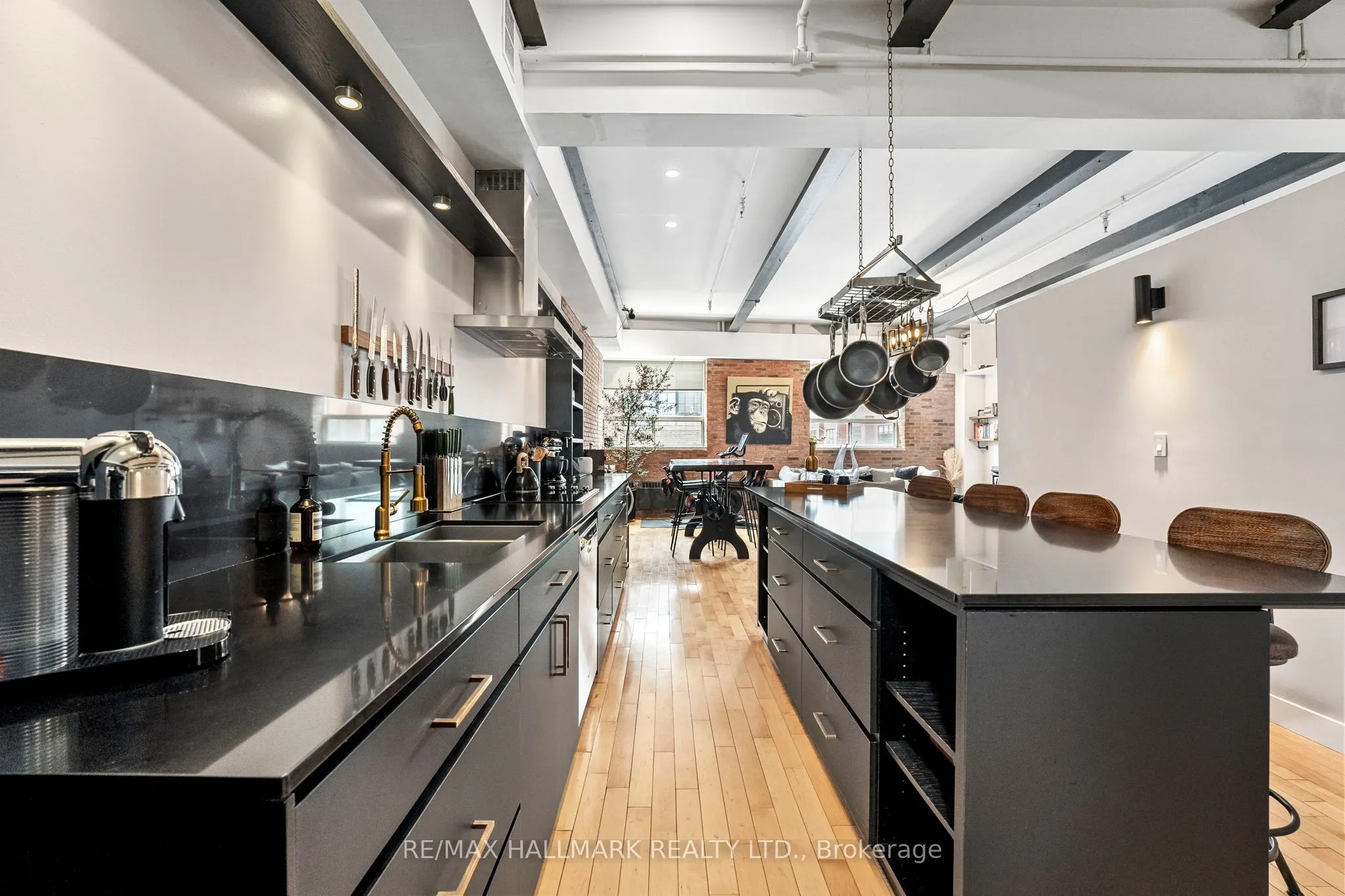 326 Carlaw Avenue, #215