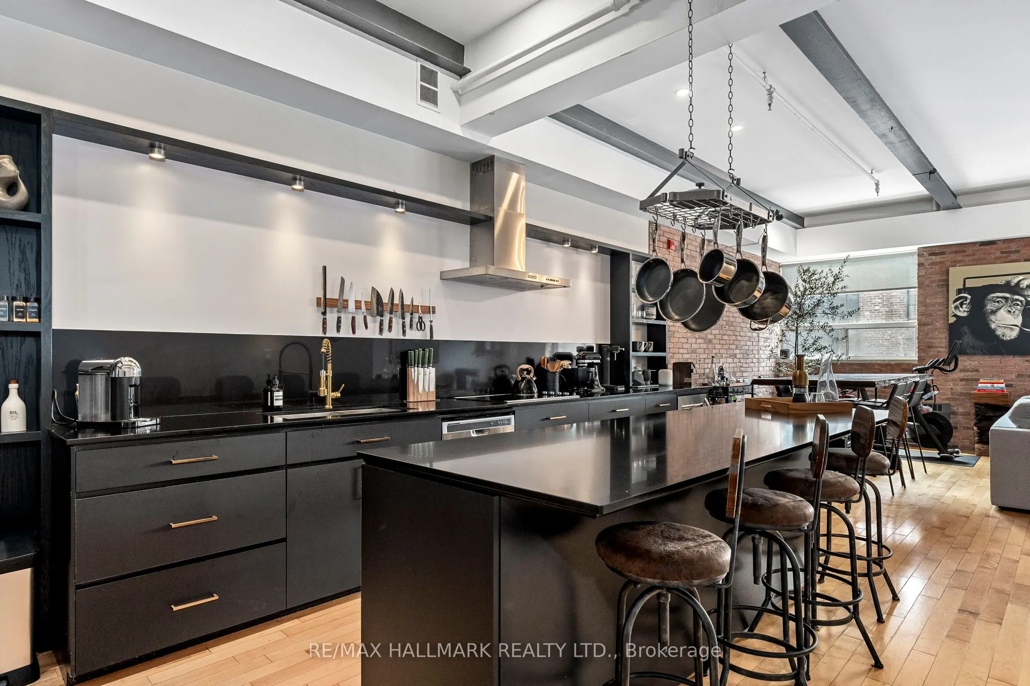 326 Carlaw Avenue, #215