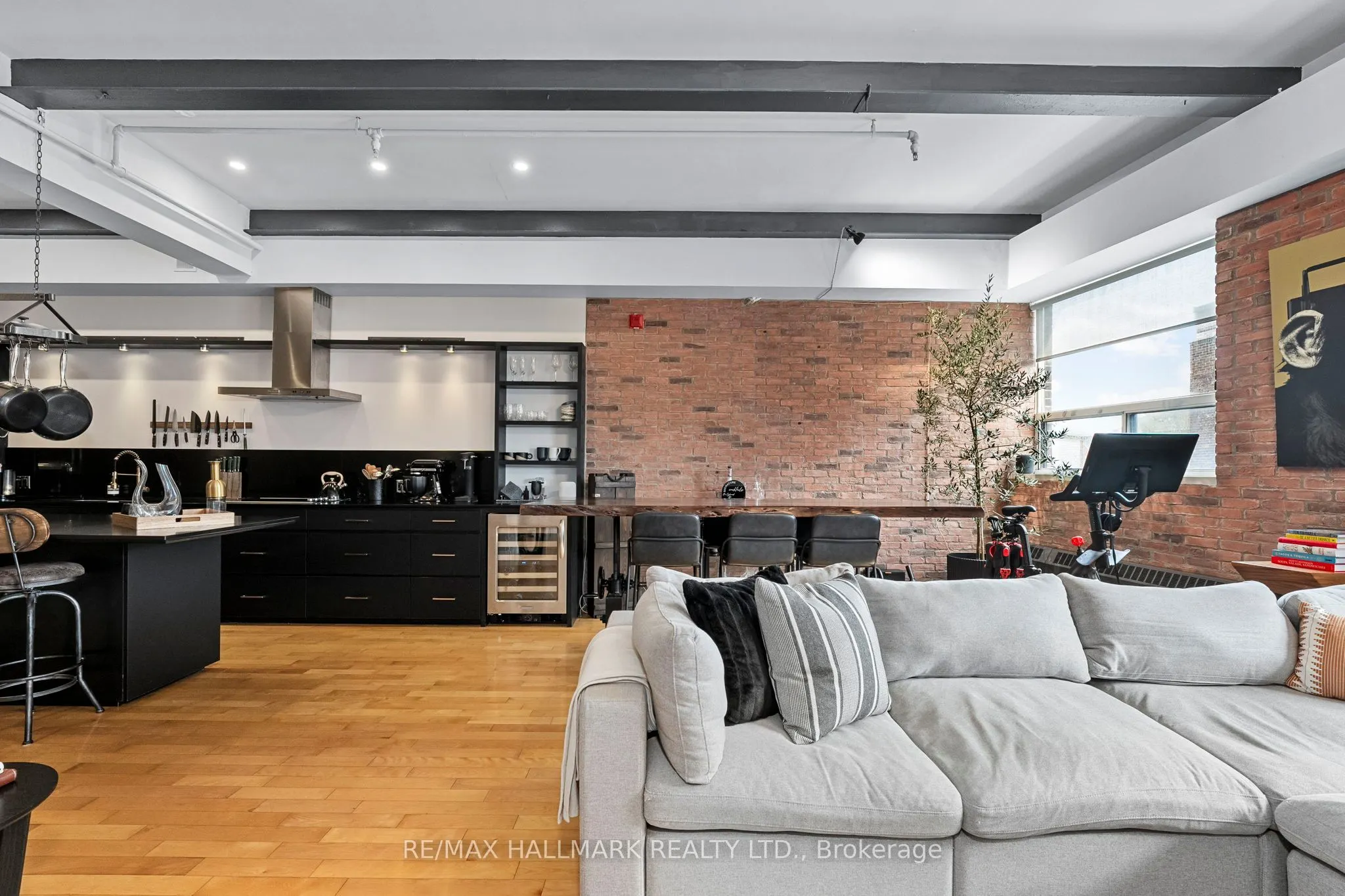 326 Carlaw Avenue, #215