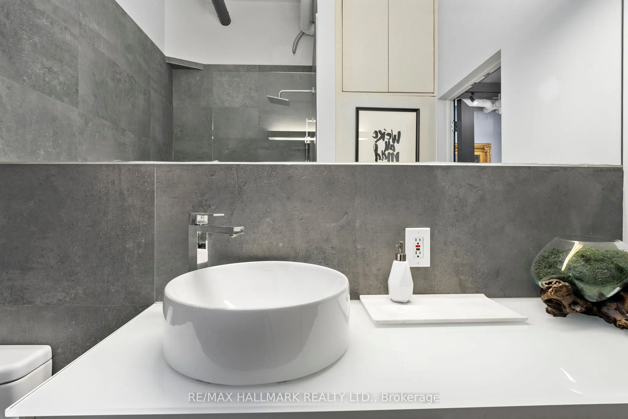 326 Carlaw Avenue, #215