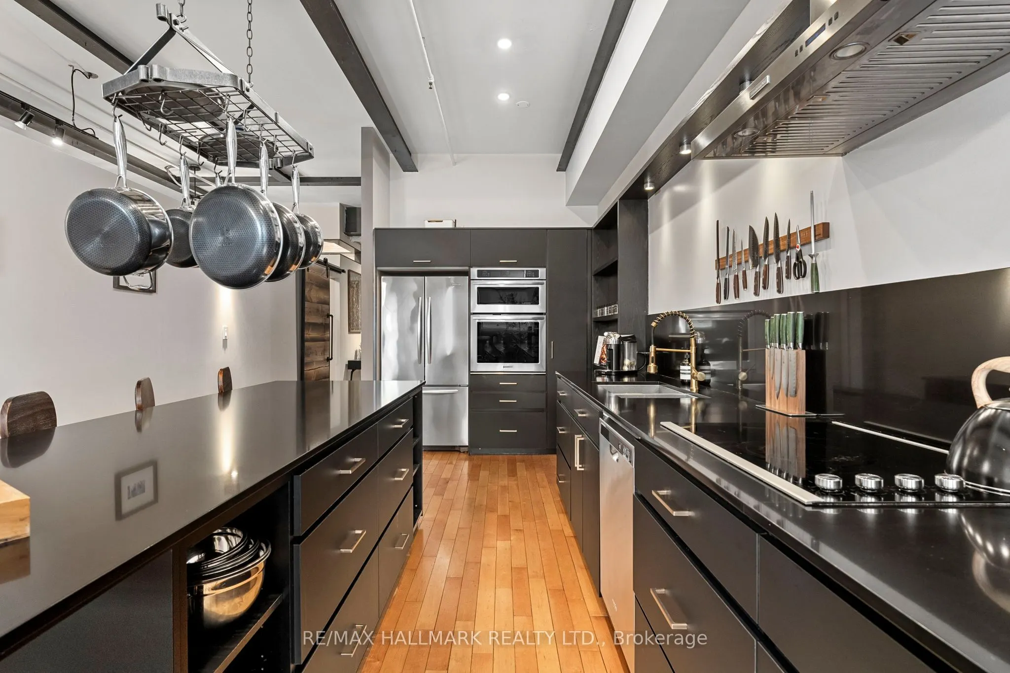 326 Carlaw Avenue, #215