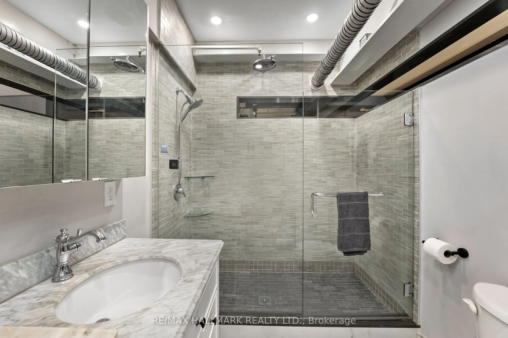 326 Carlaw Avenue, #215