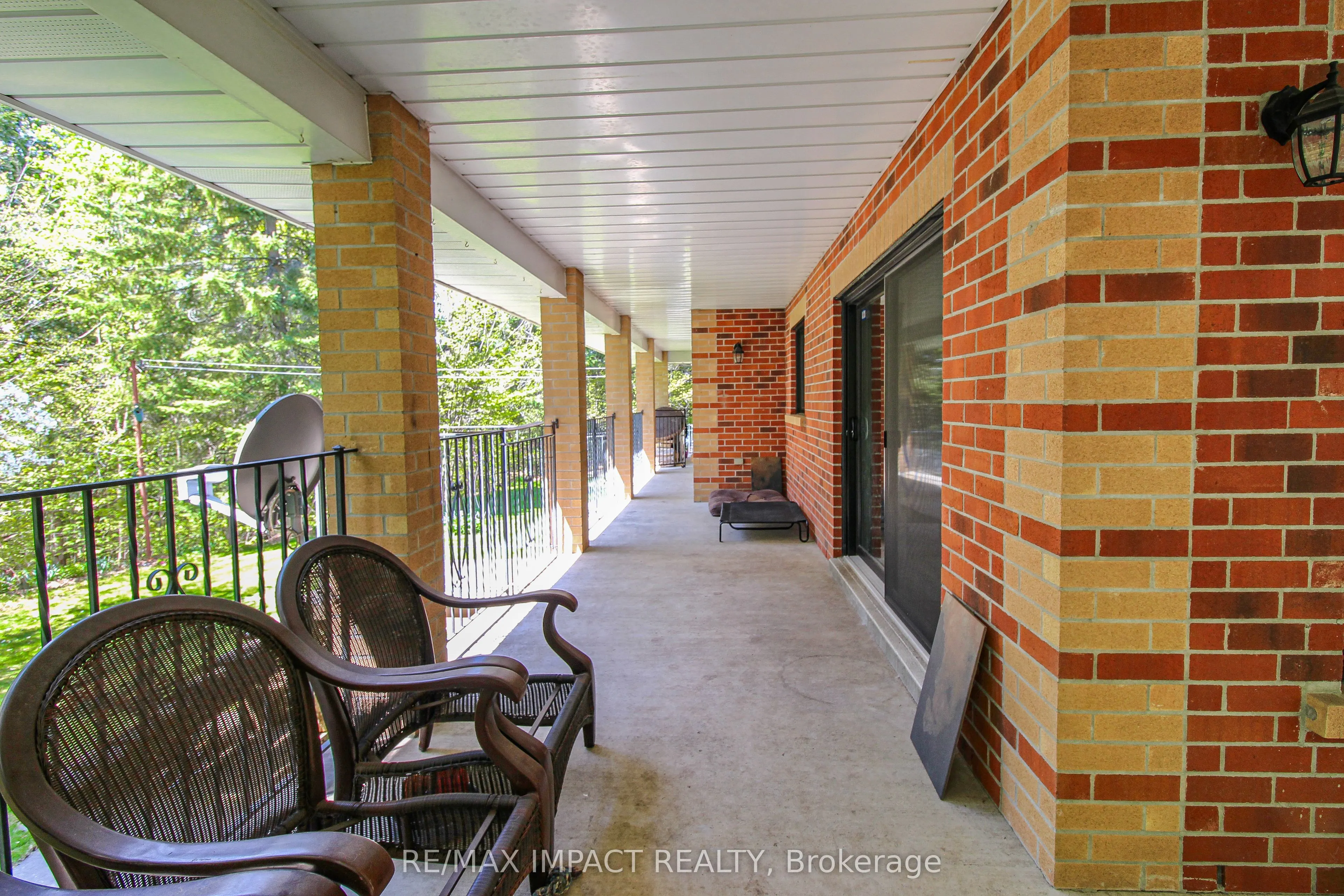 215 Raglan Road W