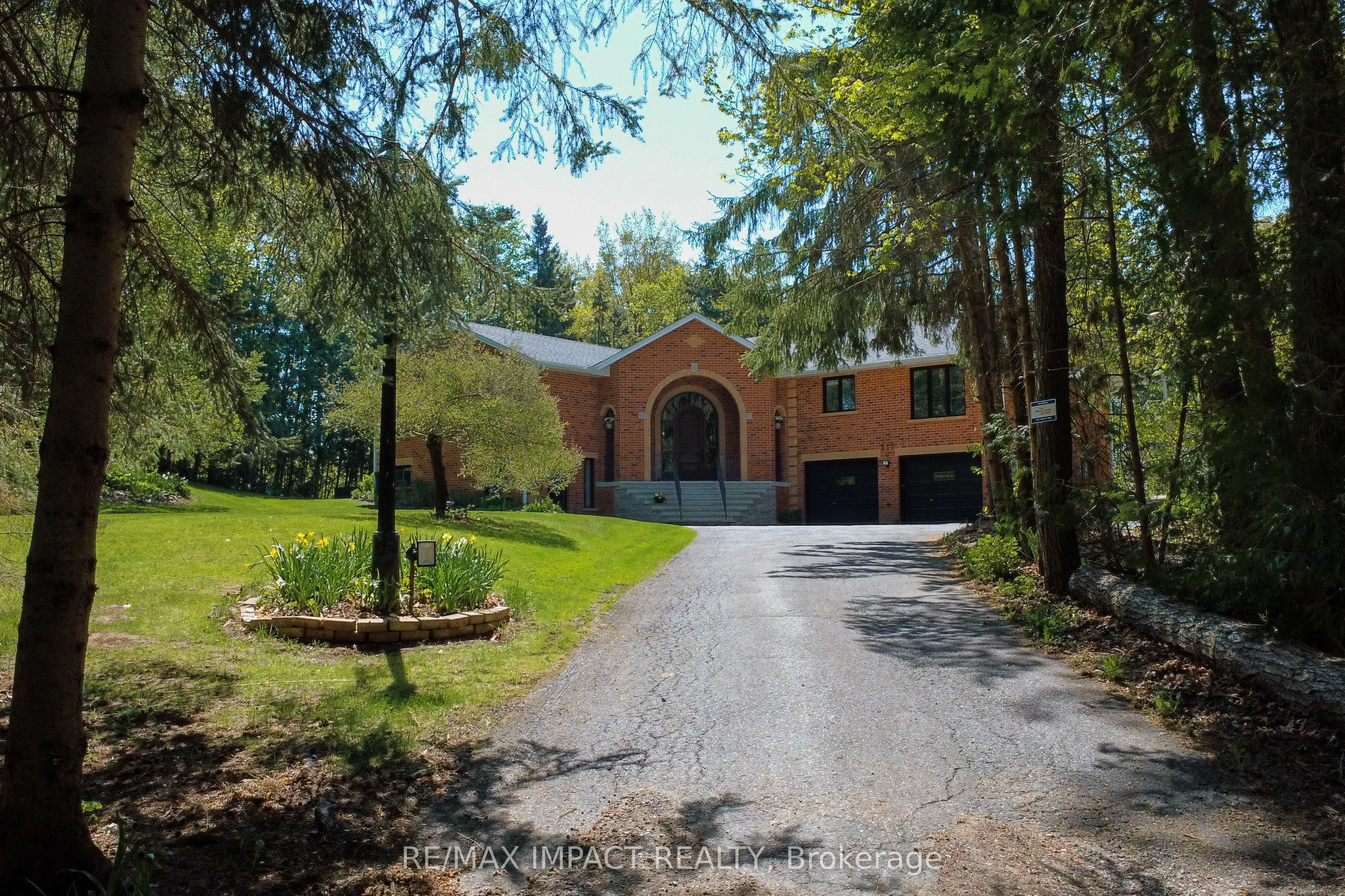 215 Raglan Road W