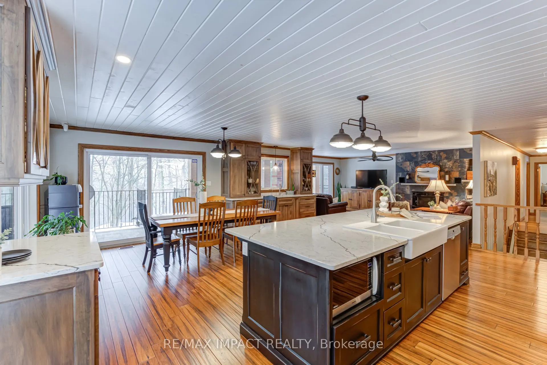 215 Raglan Road W