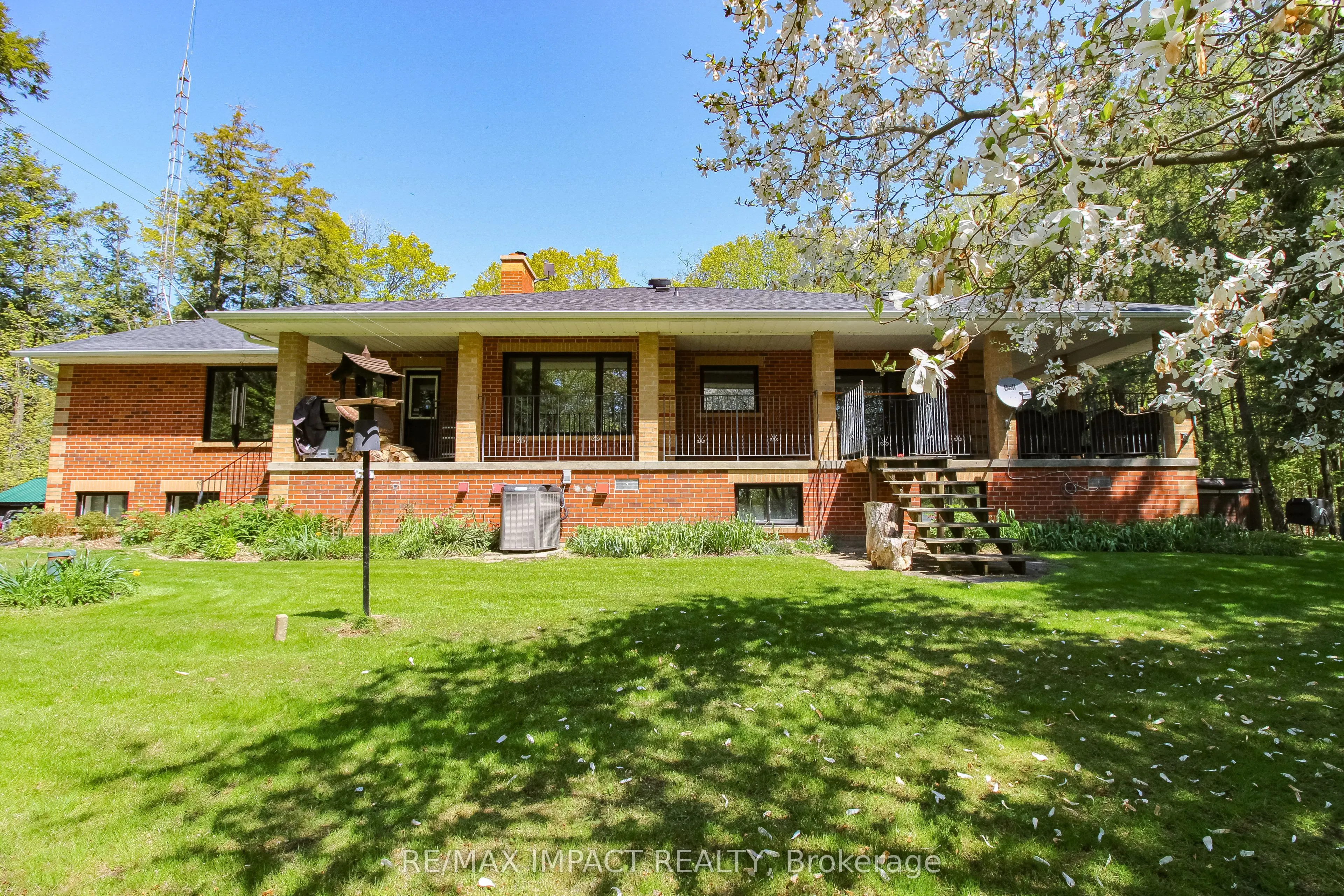 215 Raglan Road W