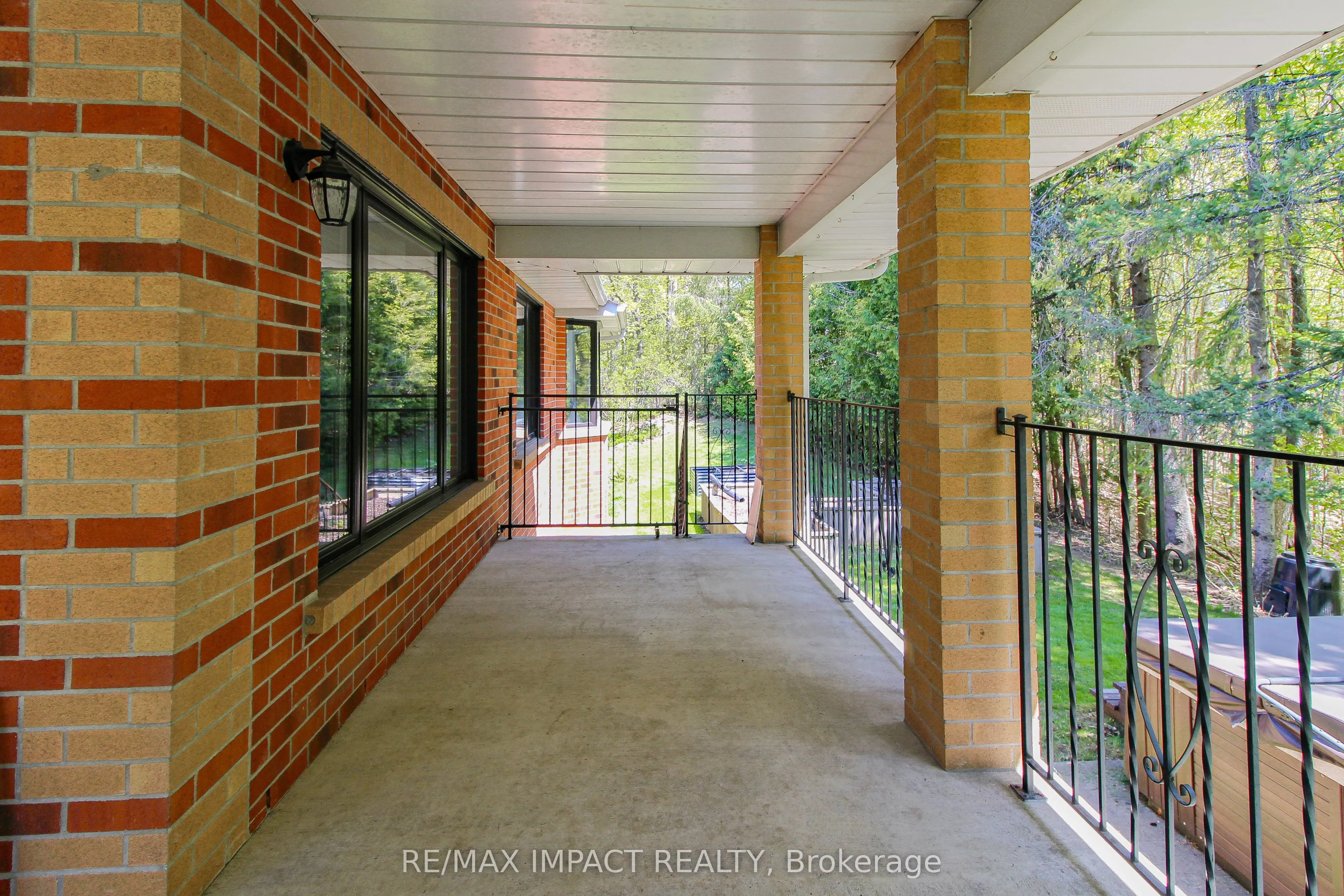 215 Raglan Road W