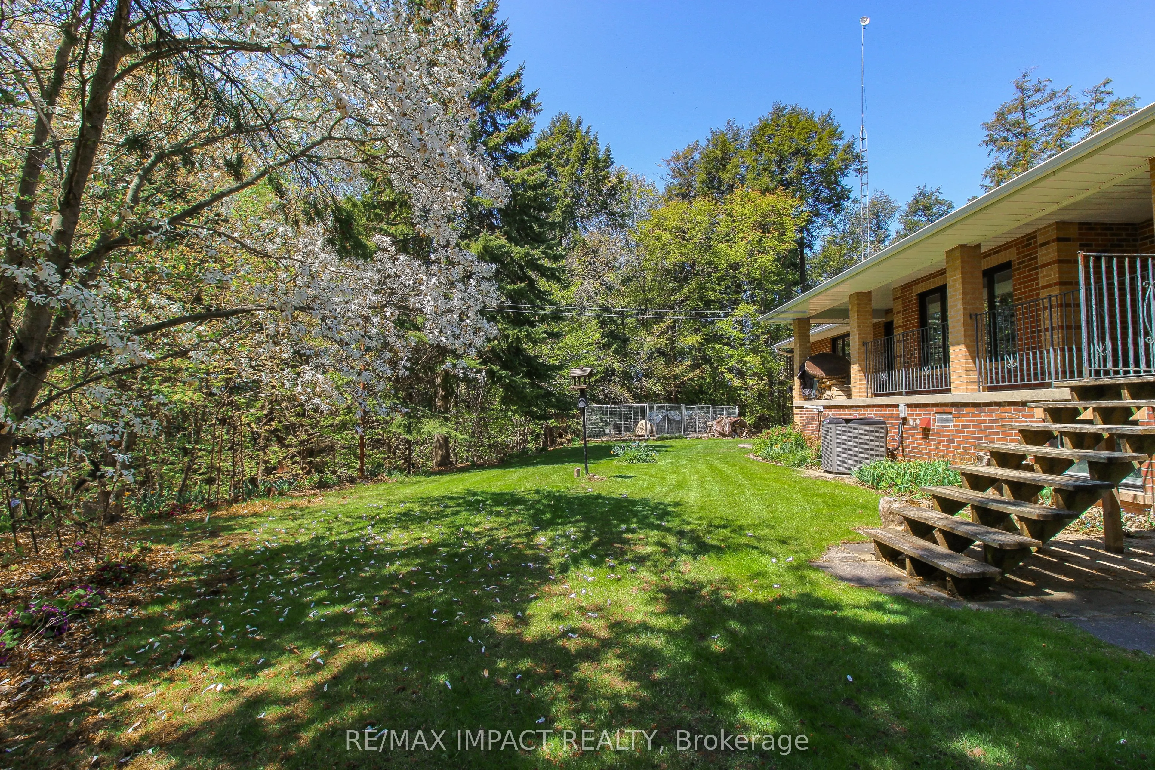 215 Raglan Road W