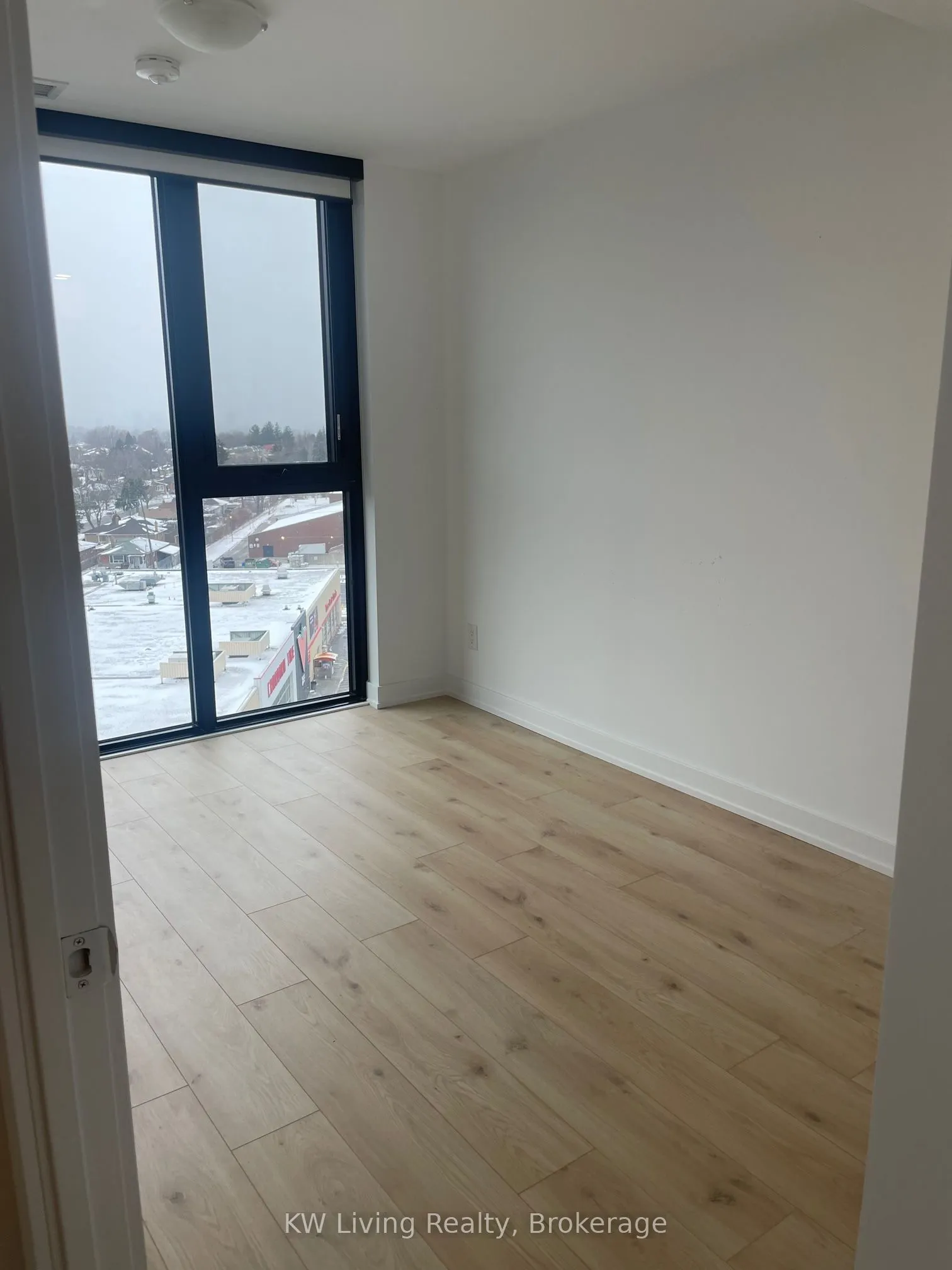 2799 Kingston Road, #902