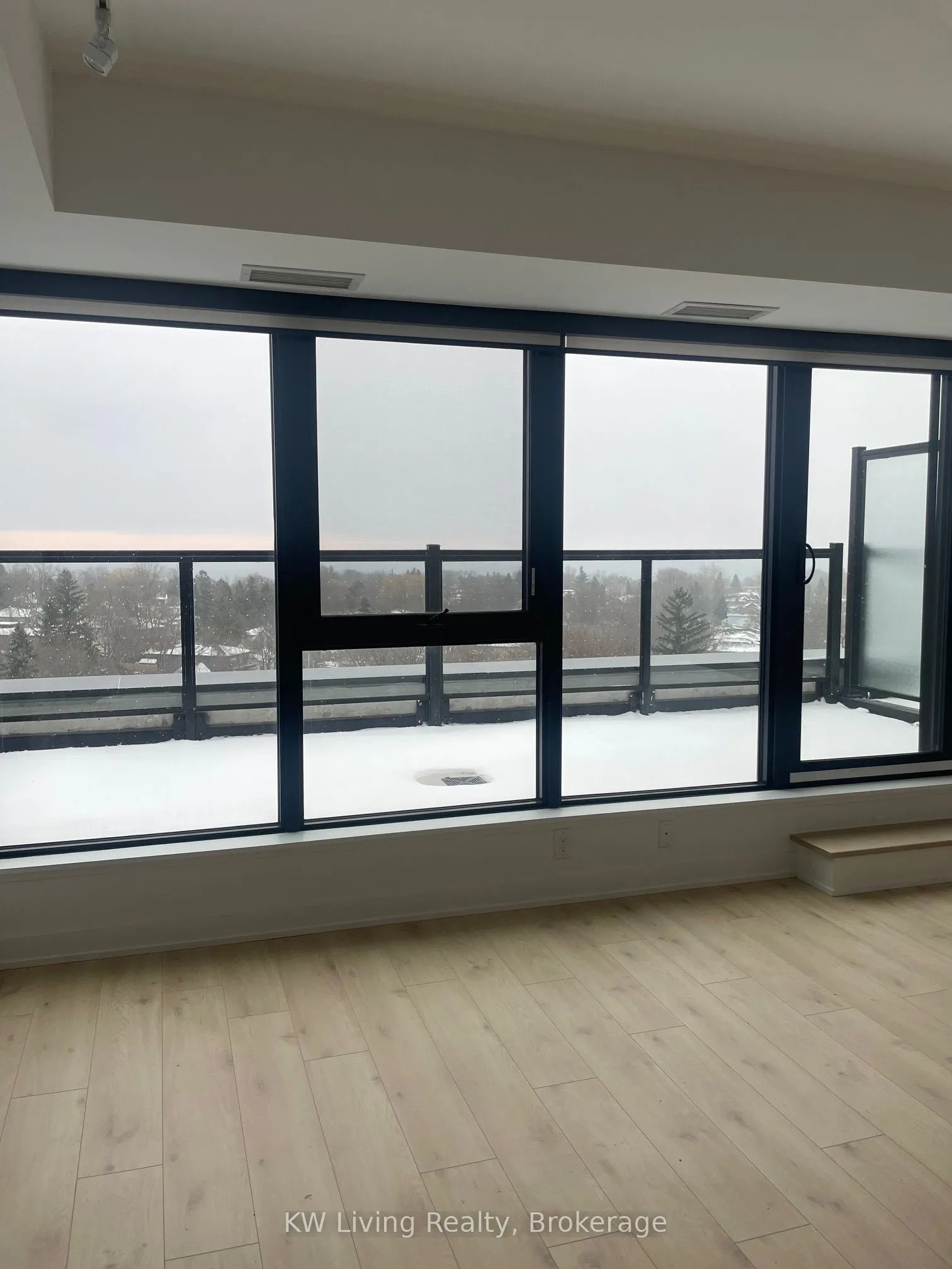 2799 Kingston Road, #902