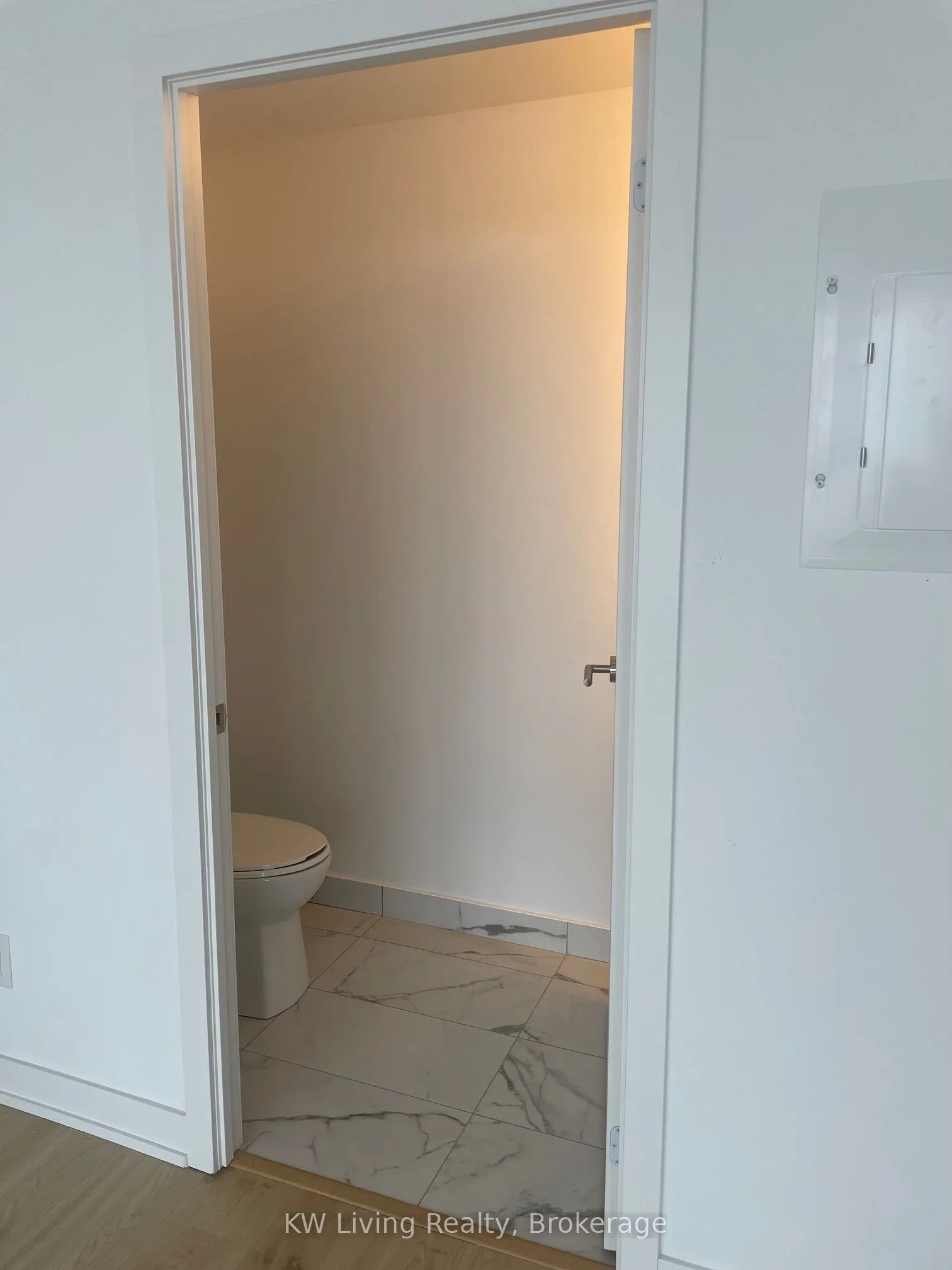 2799 Kingston Road, #902