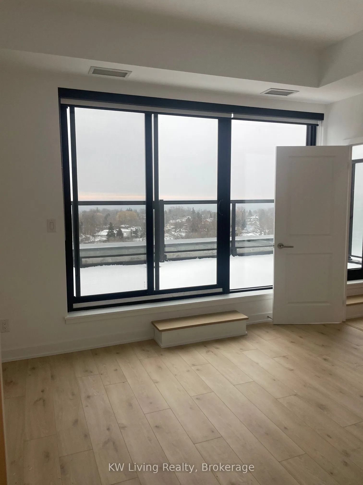 2799 Kingston Road, #902