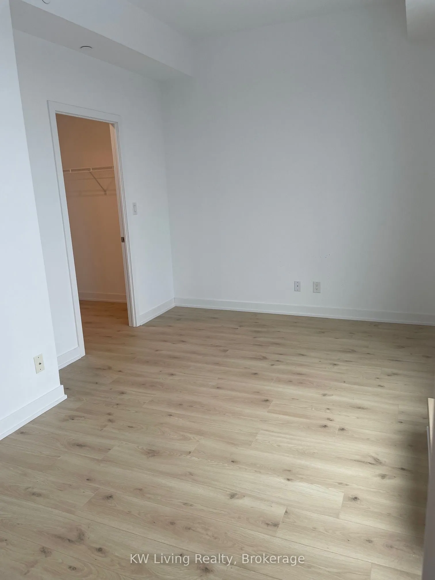 2799 Kingston Road, #902