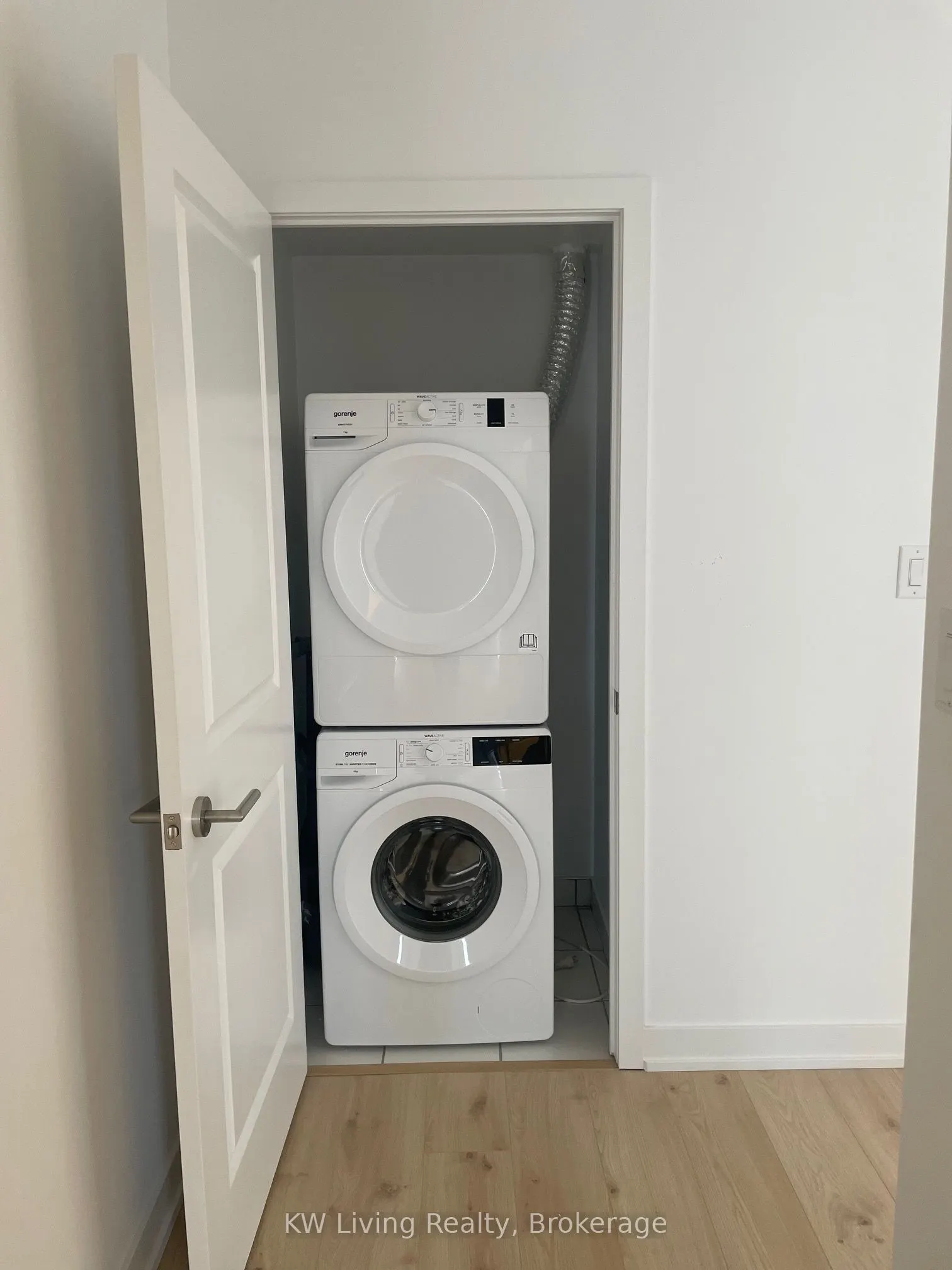 2799 Kingston Road, #902