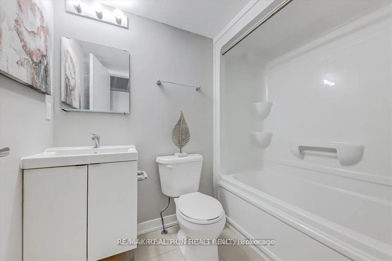 1760 Simcoe Street N, #74