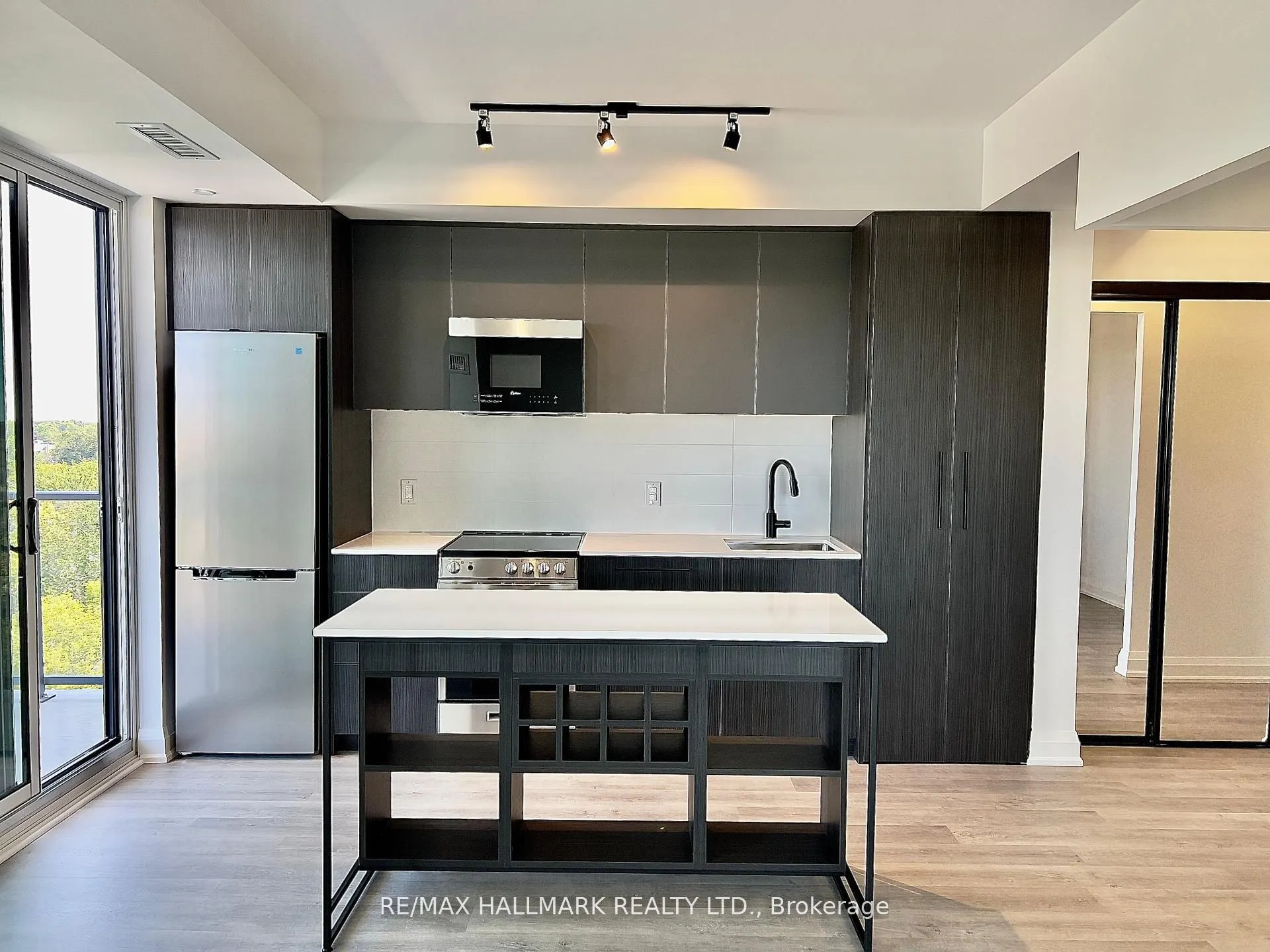 2369 Danforth Avenue, #905