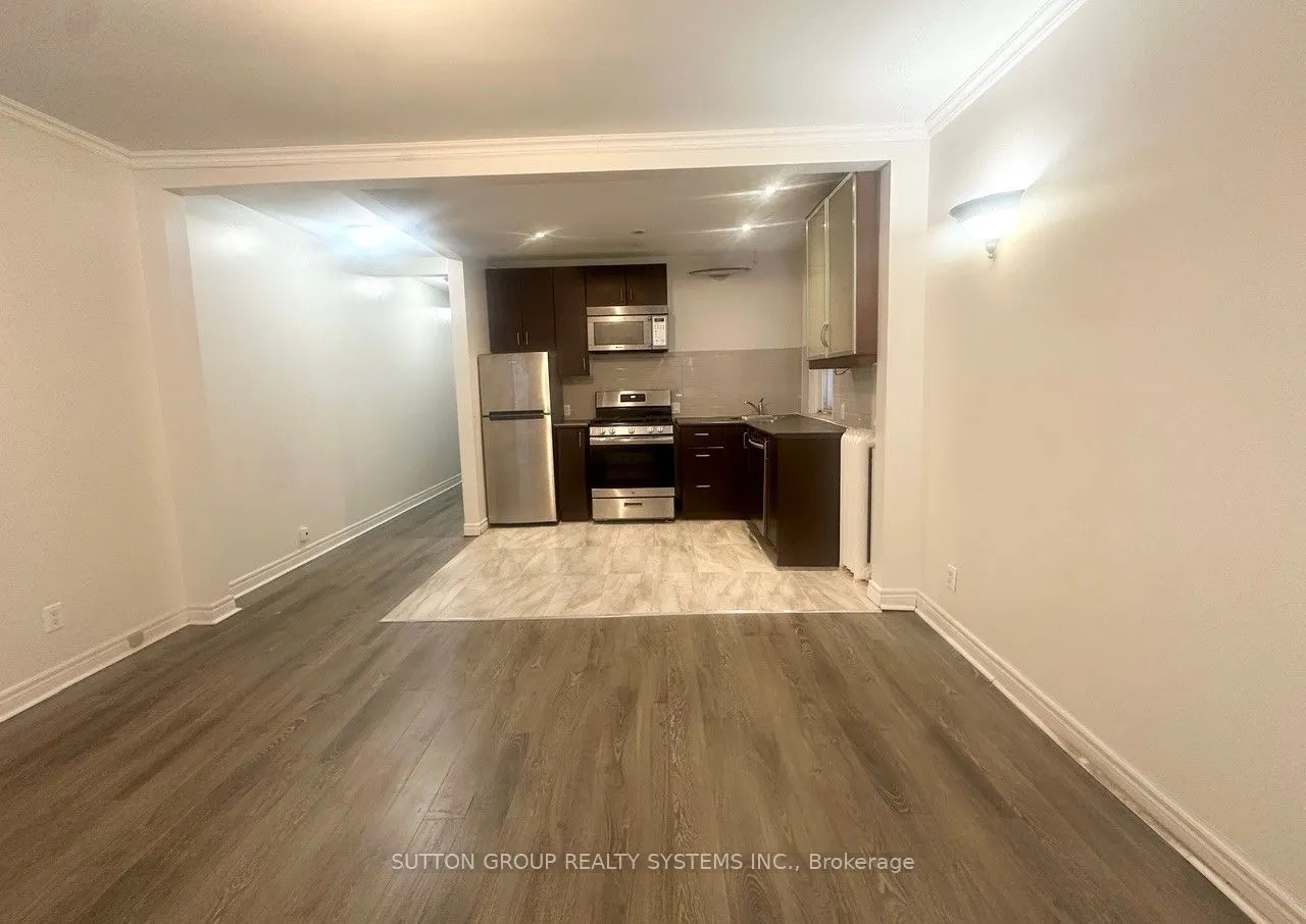98 Leuty Avenue, #A4