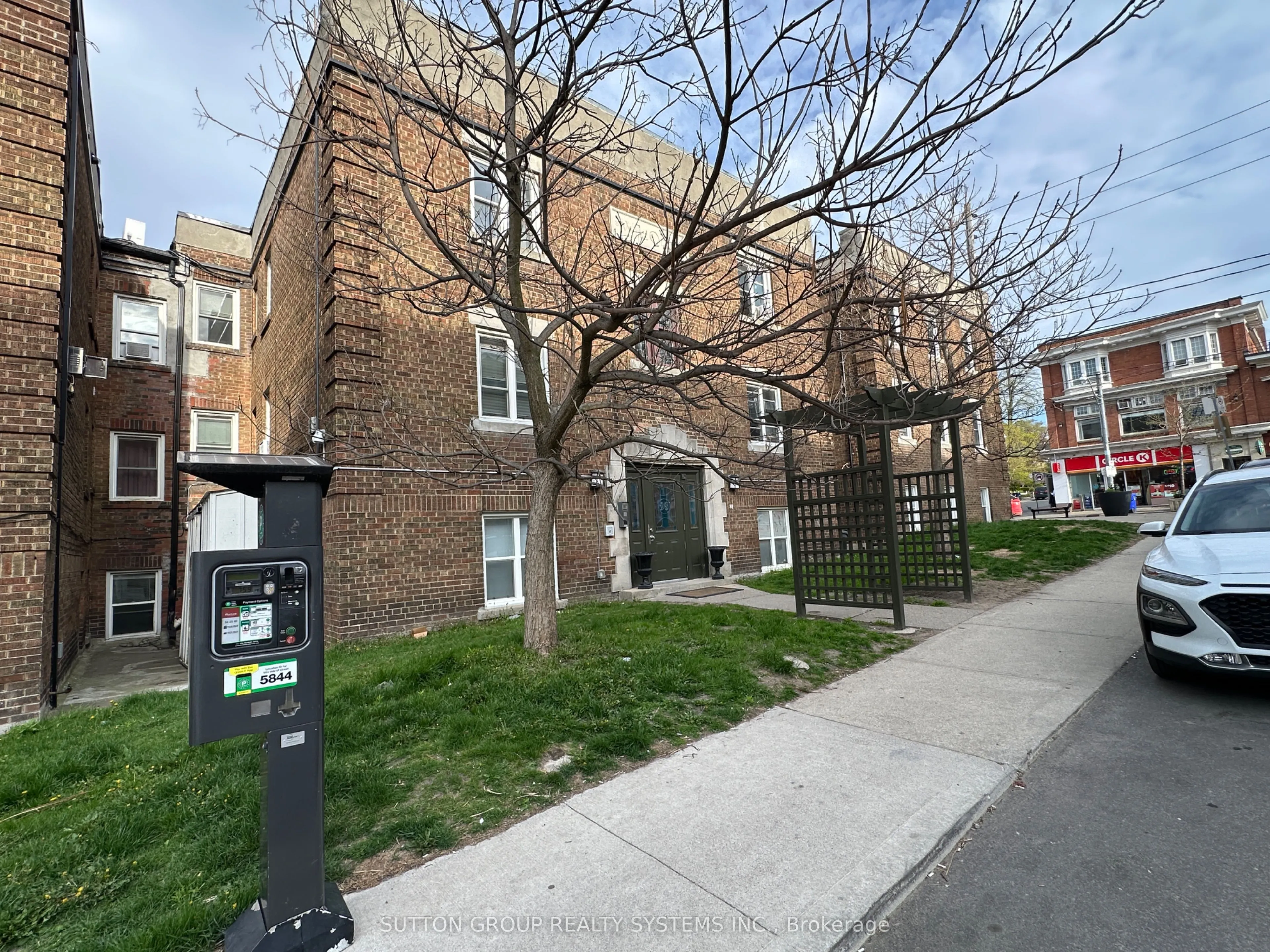 98 Leuty Avenue, #A4