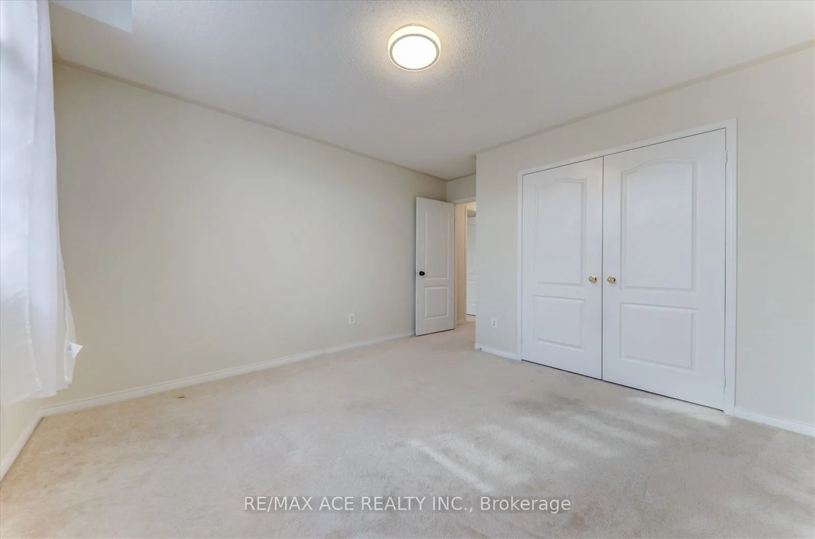 11 Middlecote Drive
