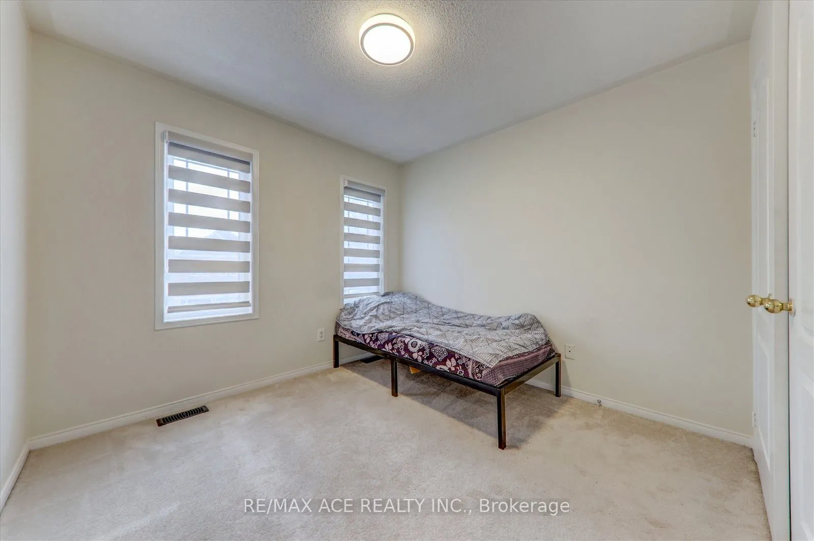 11 Middlecote Drive