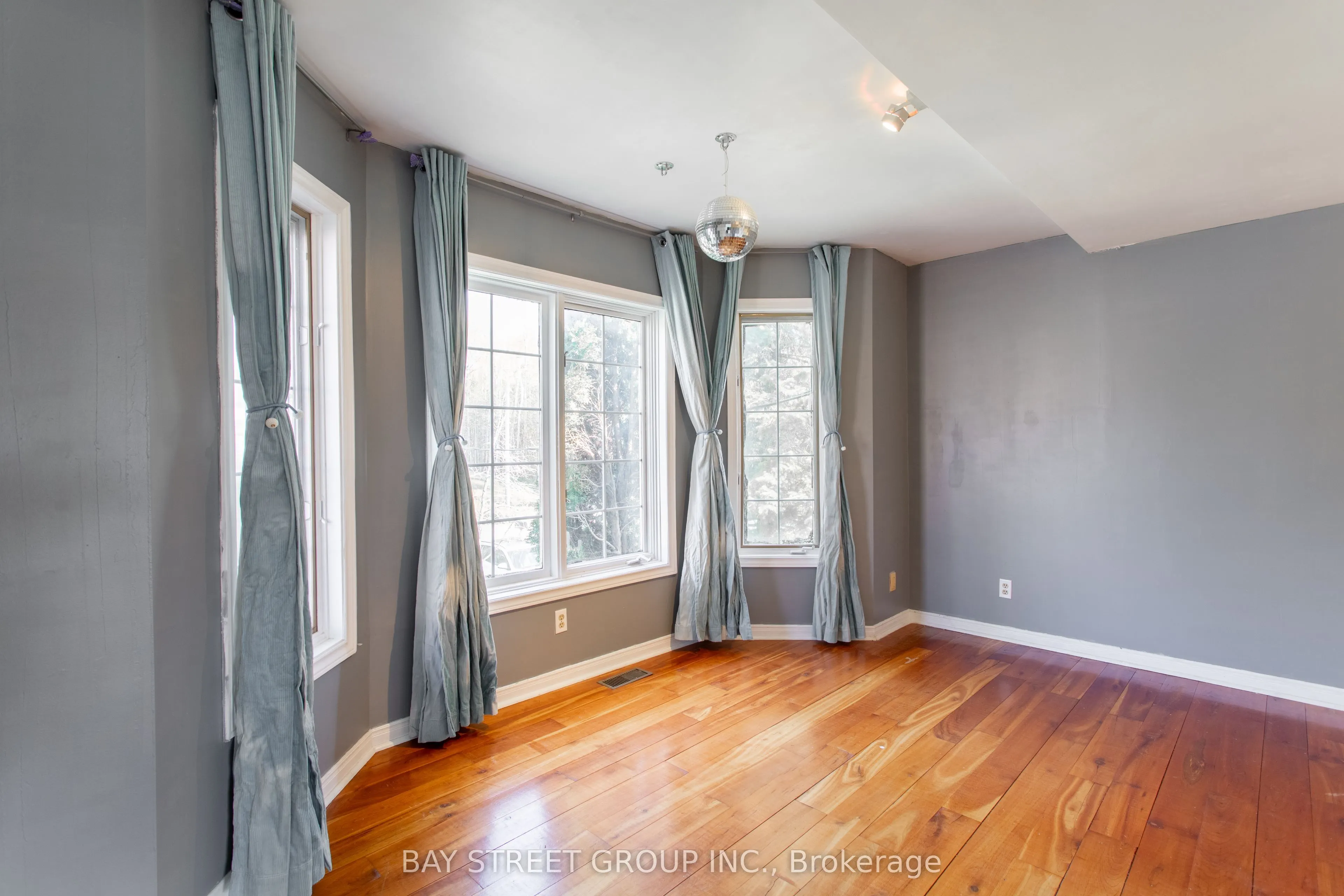 568 View Lake Road