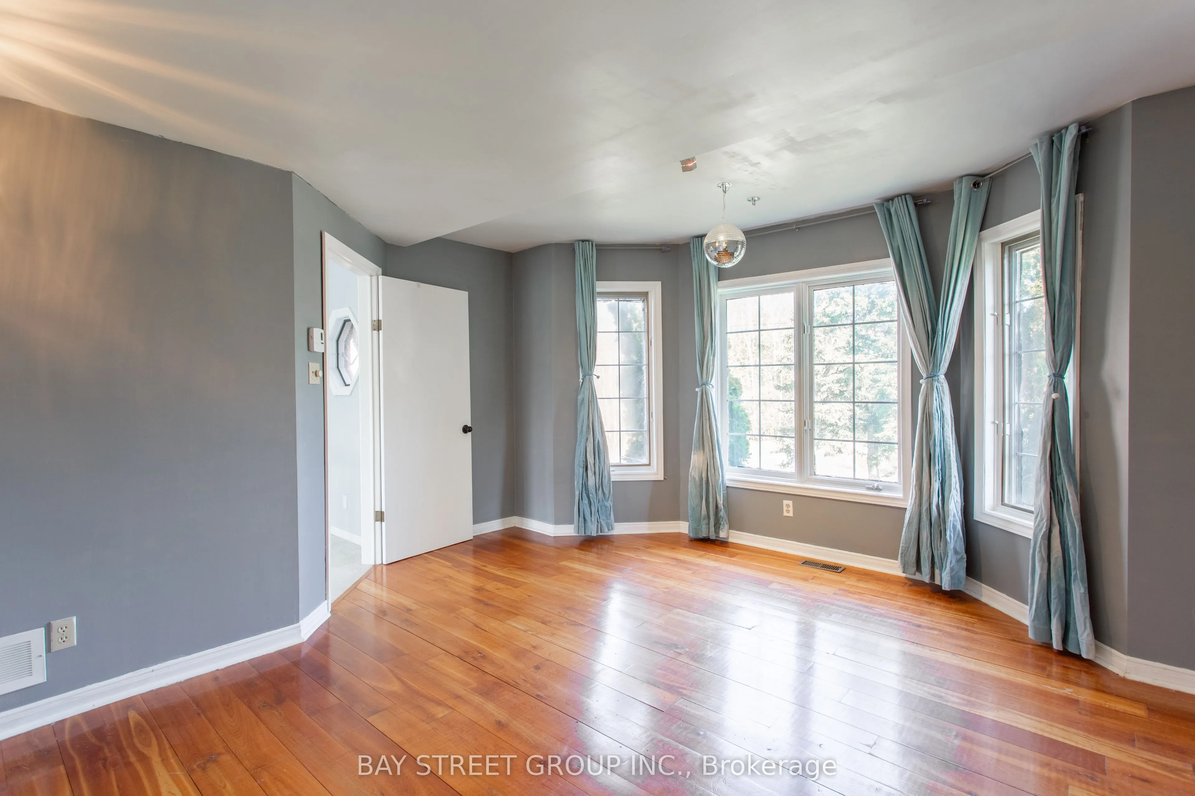 568 View Lake Road