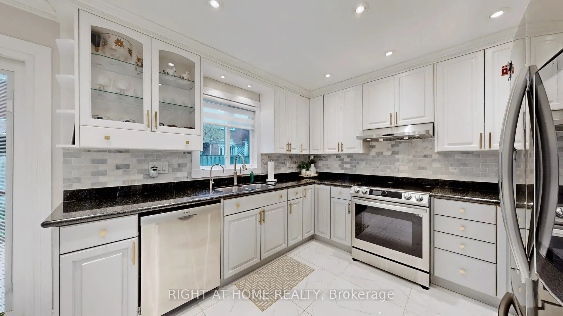 16 Graybark Crescent