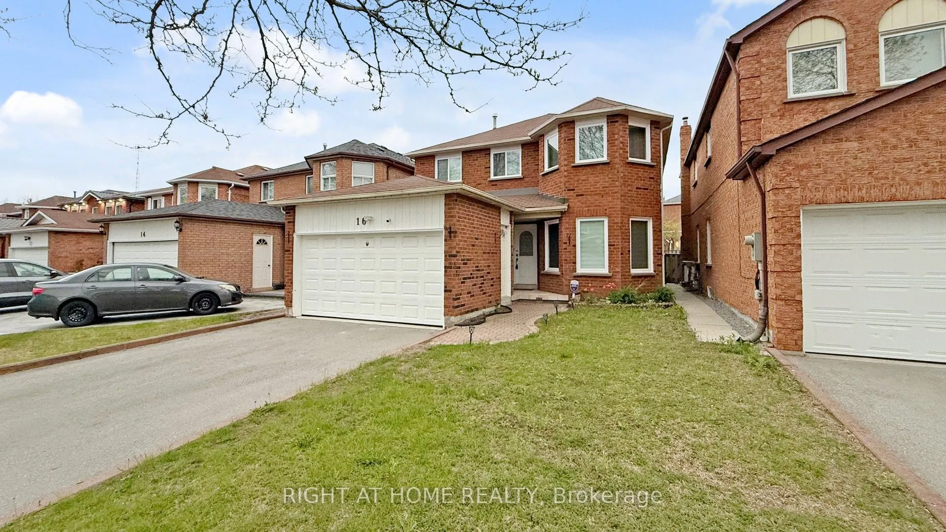 16 Graybark Crescent