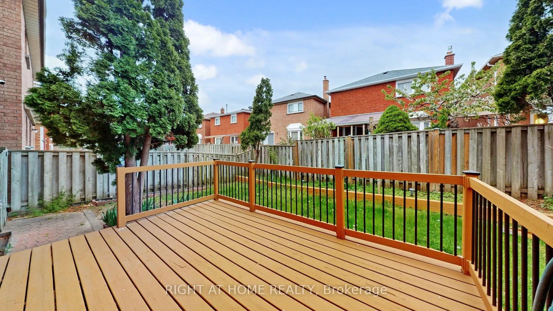 16 Graybark Crescent