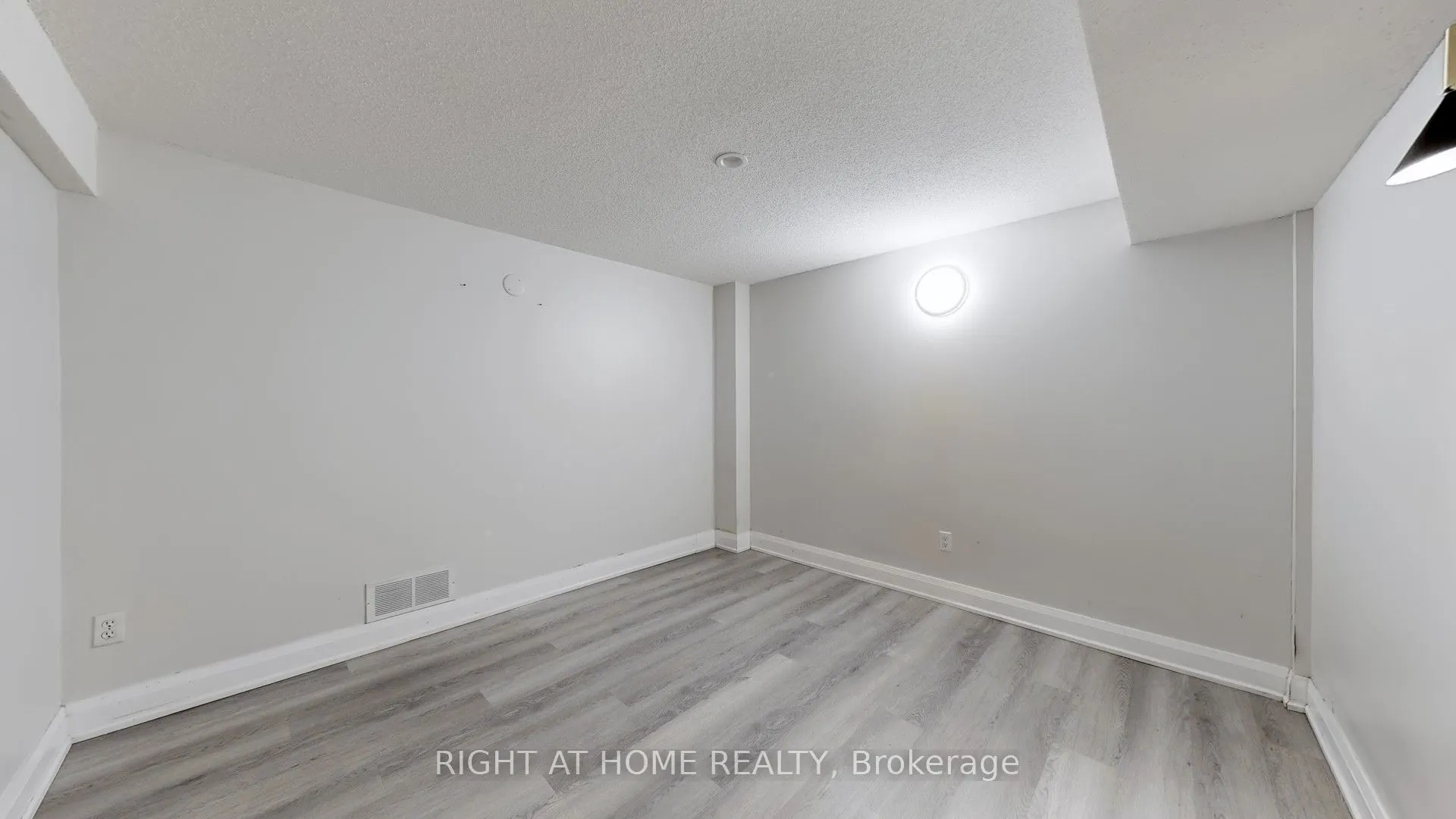 16 Graybark Crescent
