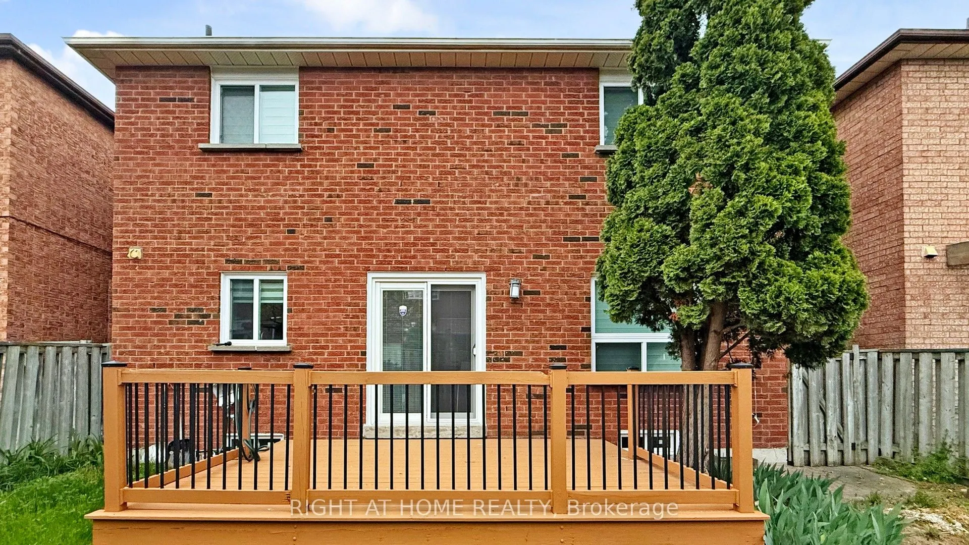 16 Graybark Crescent
