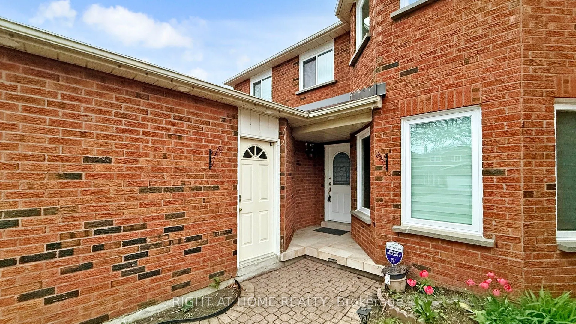 16 Graybark Crescent