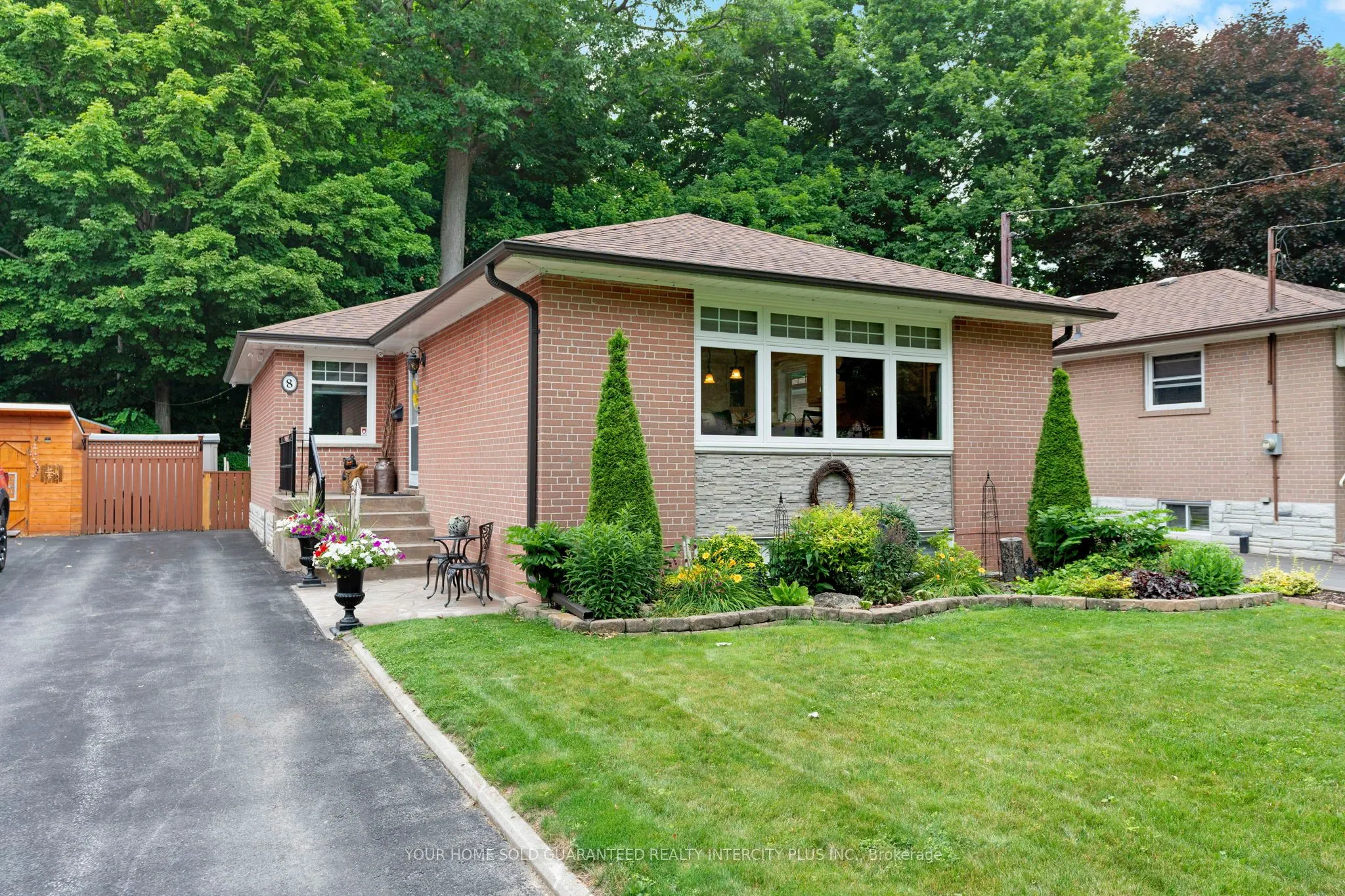 8 Neapolitan Drive