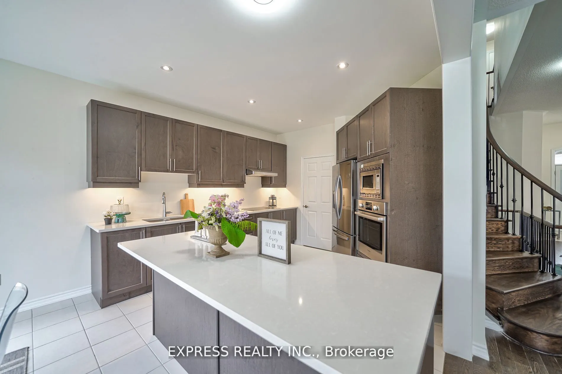 6 Morley Crescent