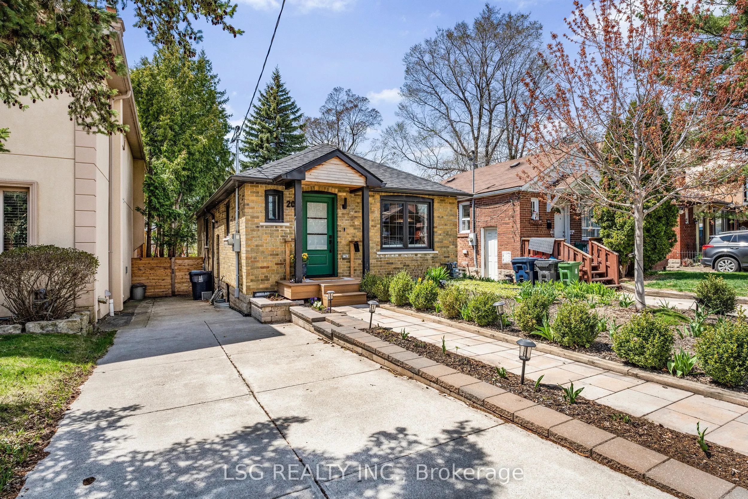 202 Linsmore Crescent