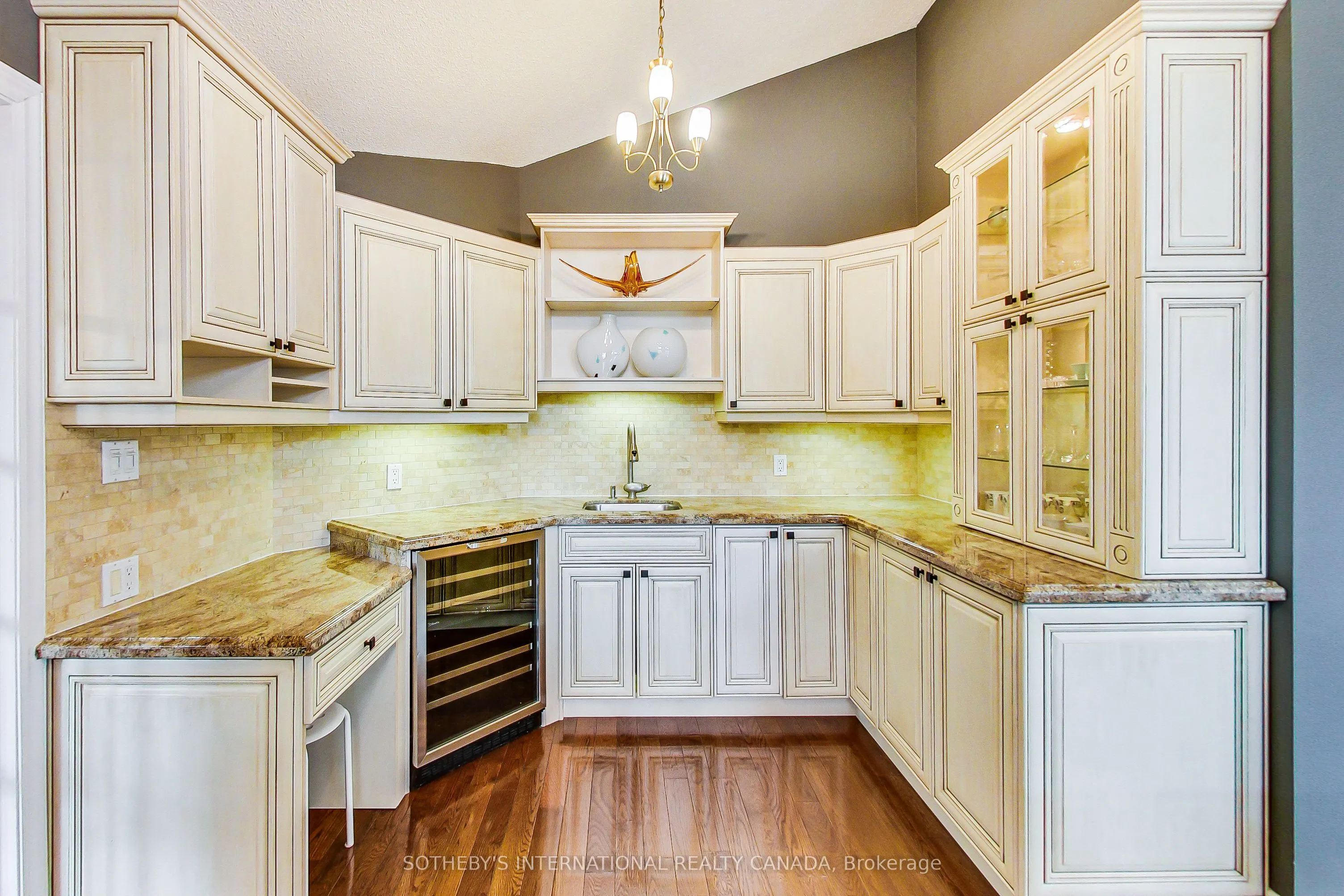 41 Meadowcliffe Drive
