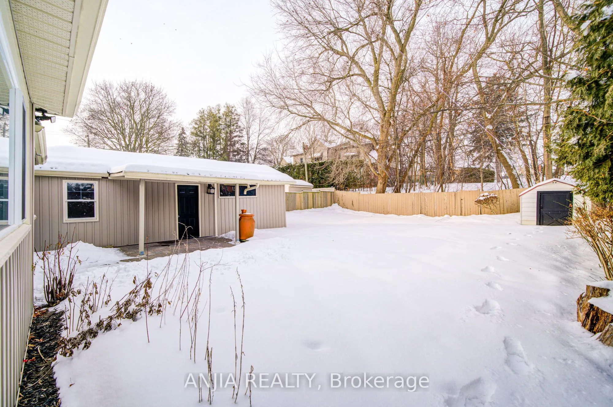 818 Masson Street