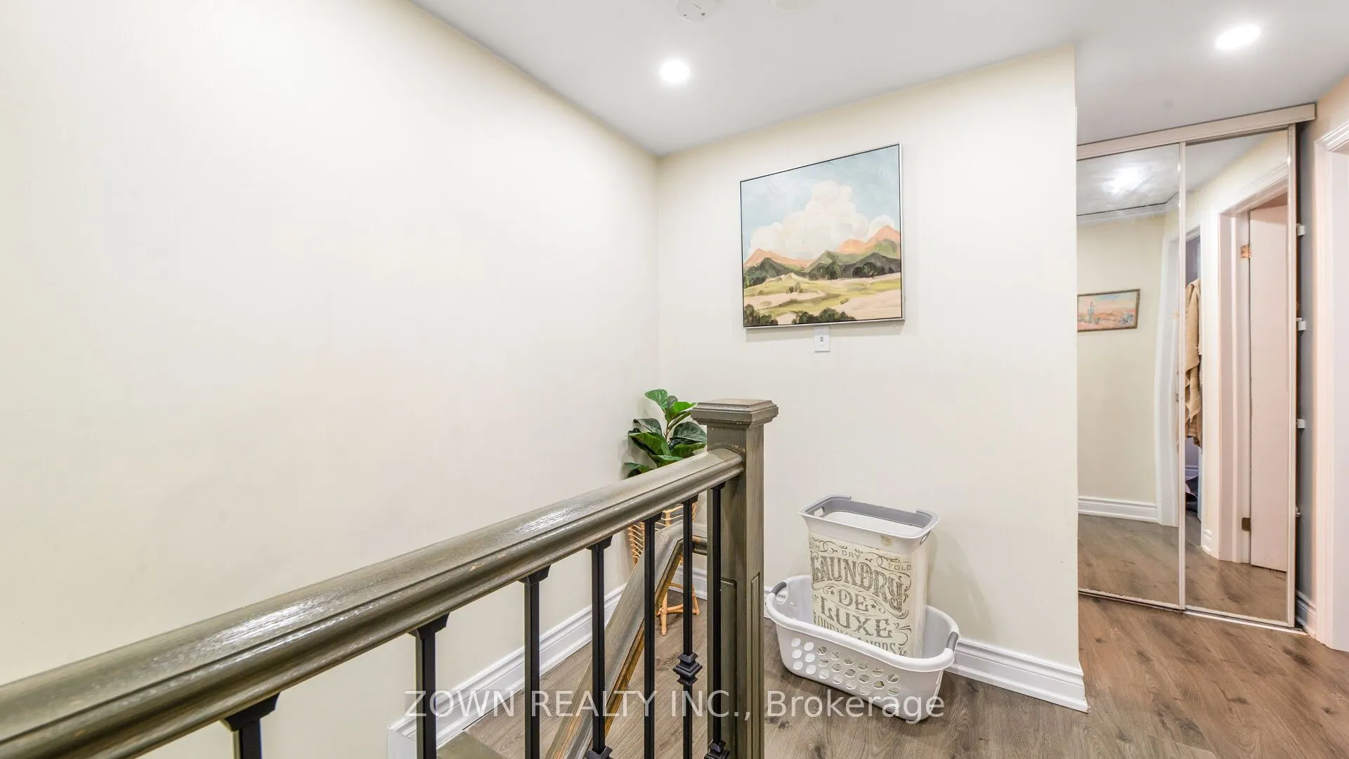 401 Wenworth Street W, #32