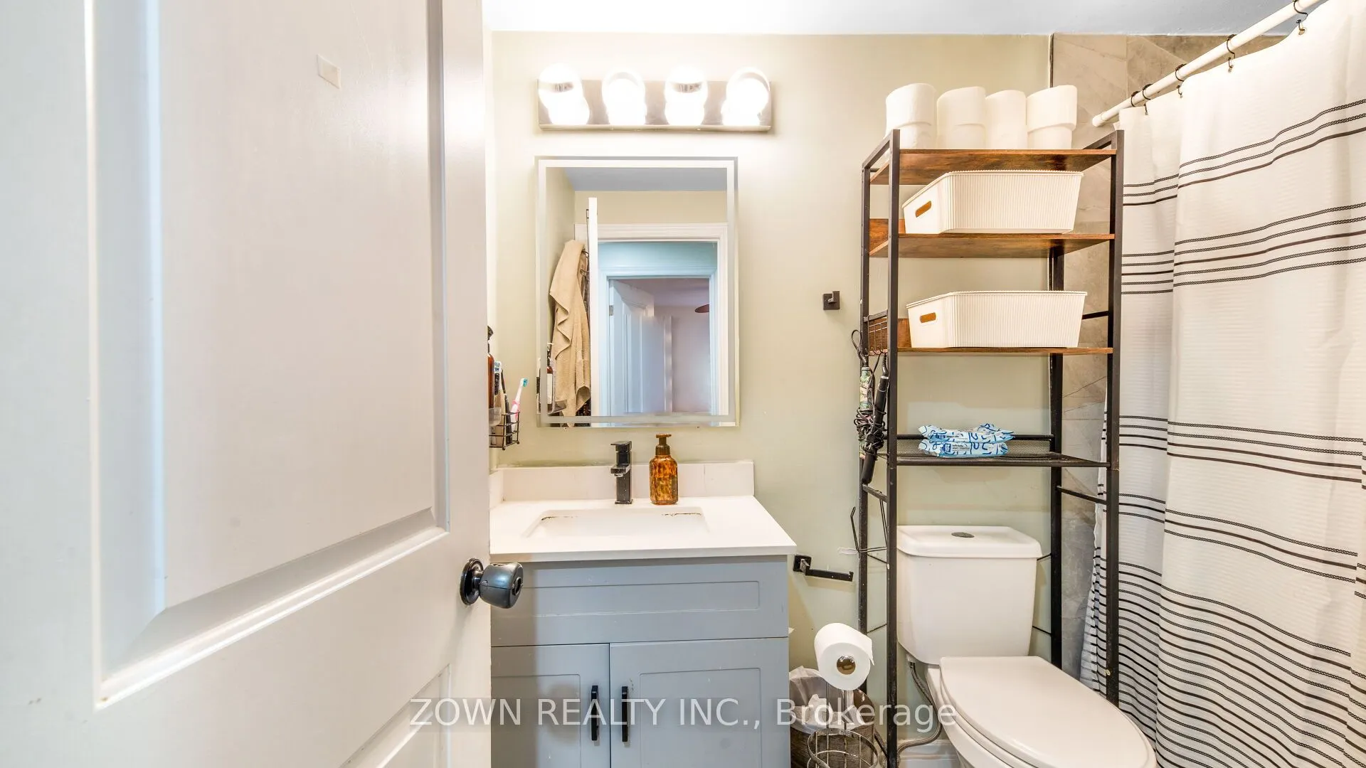 401 Wenworth Street W, #32