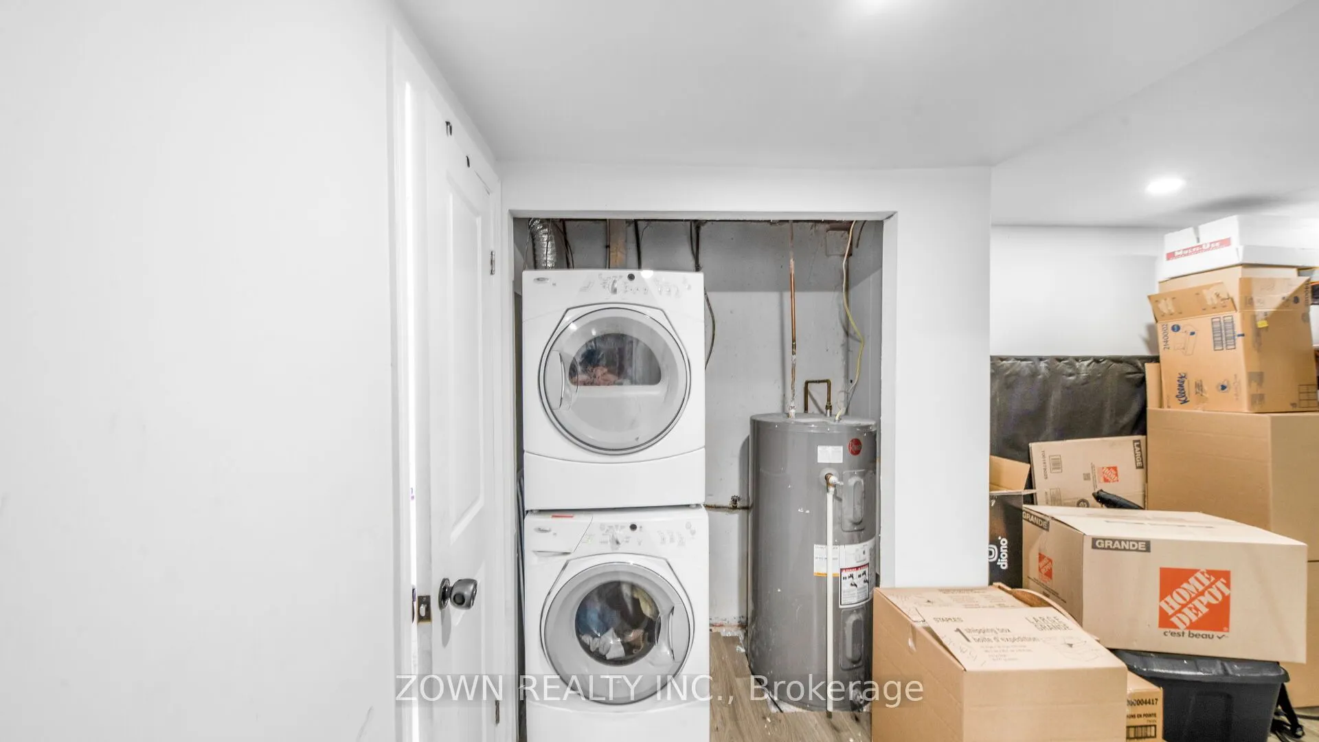 401 Wenworth Street W, #32